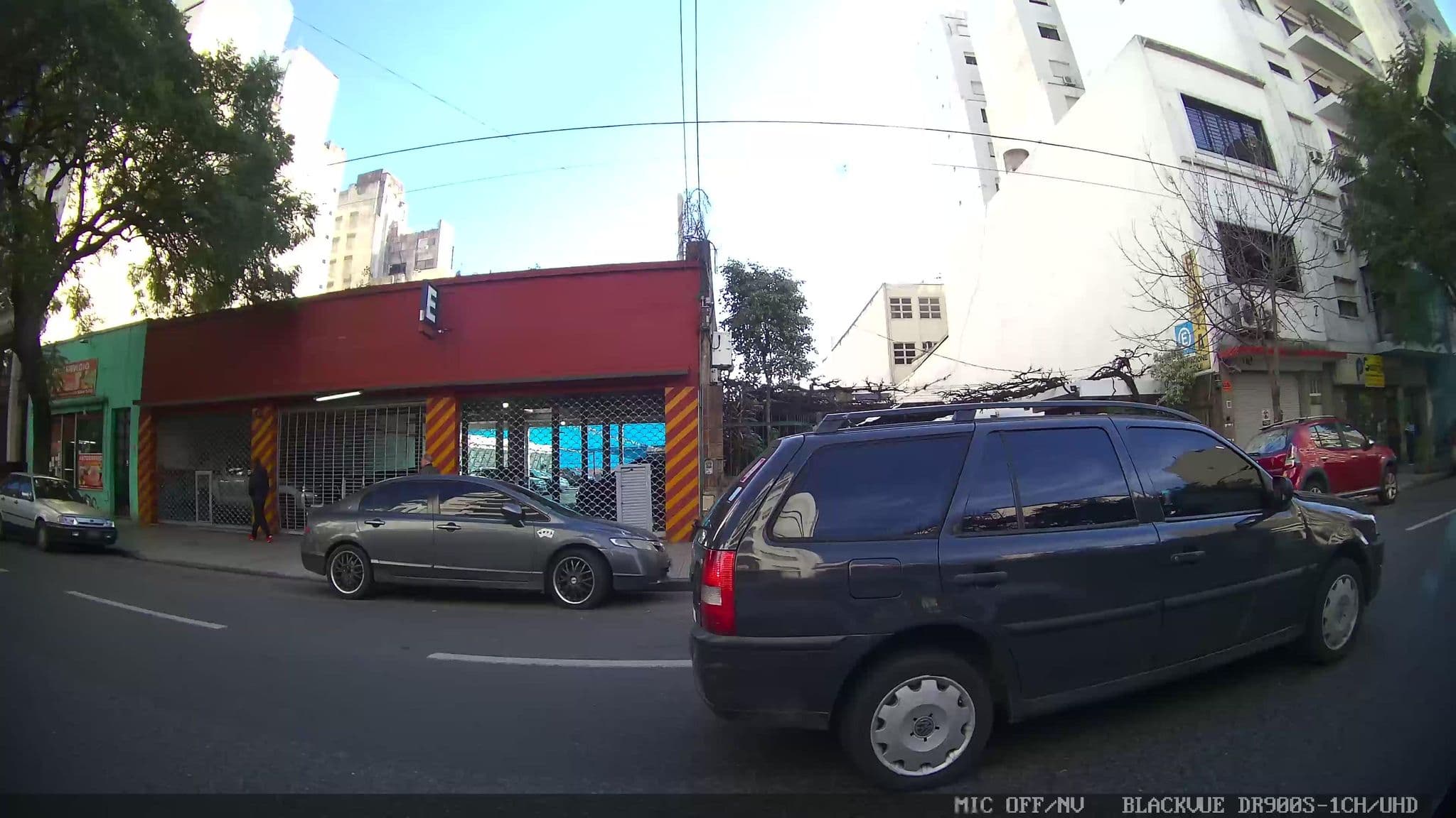 Street view near Hotel El Pibe, Buenos Aires — © kaart_1 (CC BY-SA · Mapillary)