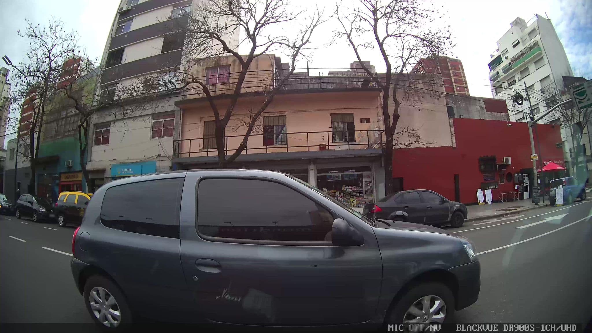 Street view near Montmartre, Buenos Aires — © kaart_1 (CC BY-SA · Mapillary)