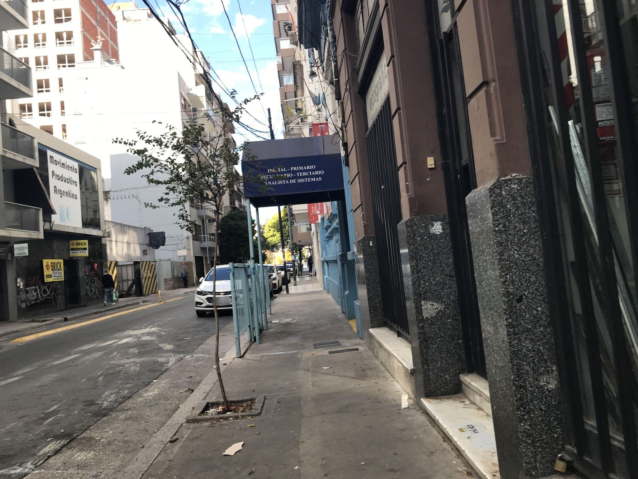 Street view near Pax Hostel, Buenos Aires — © miguel_andrade (CC BY-SA · Mapillary)