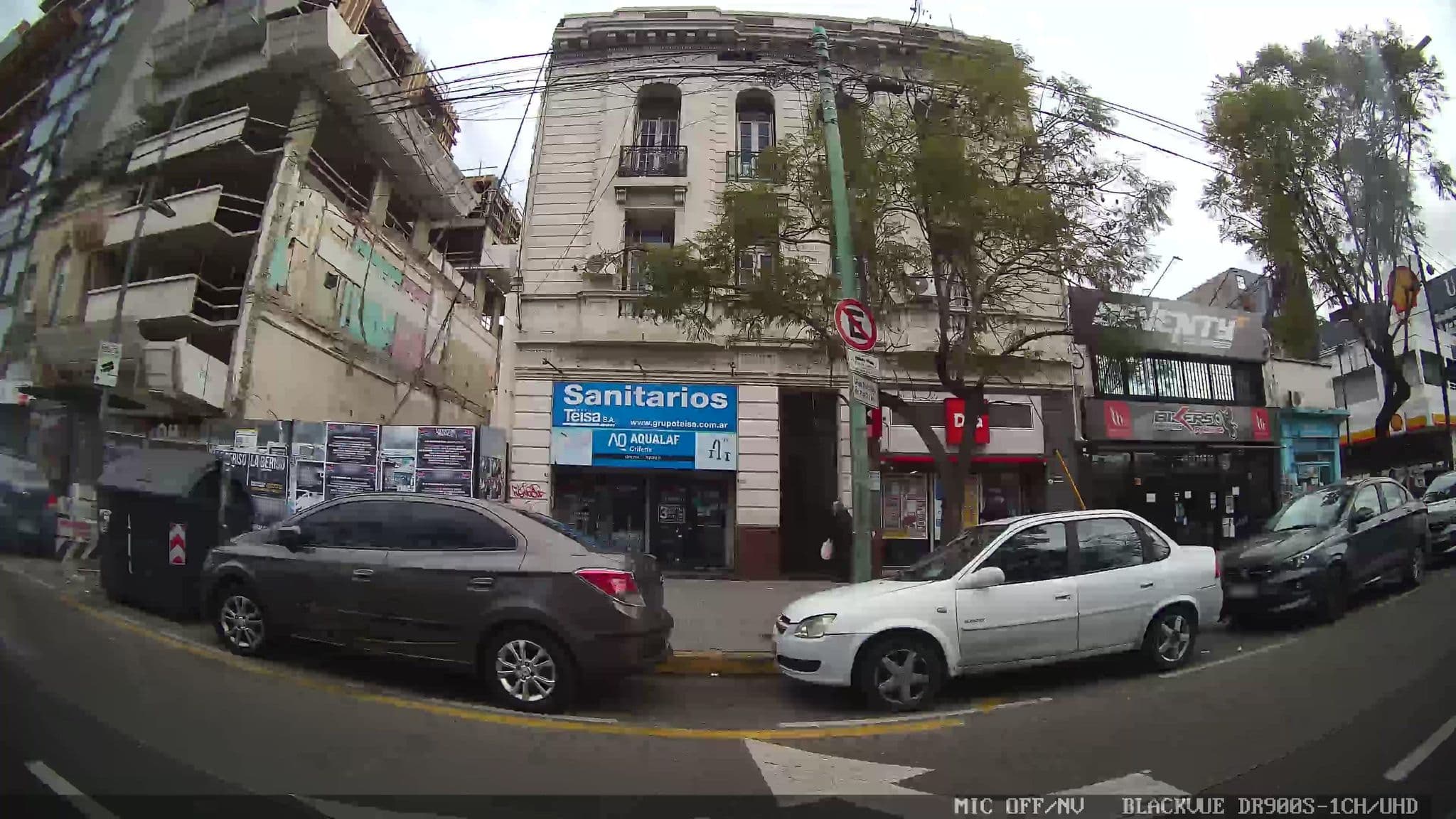 Street view near Uno Apart 9 de Julio, Buenos Aires — © kaart_3 (CC BY-SA · Mapillary)
