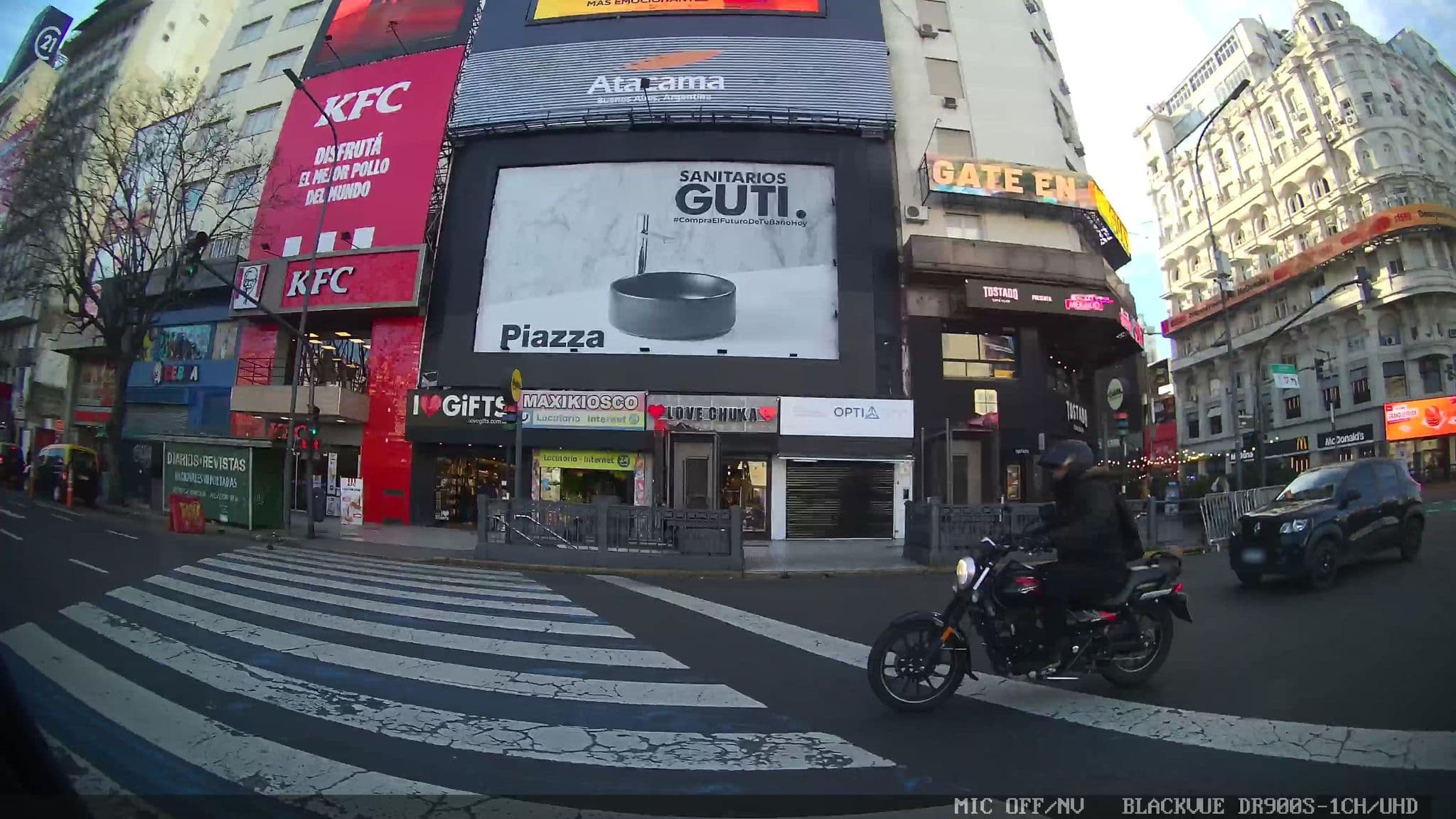 Street view near 818 suites, Buenos Aires — © kaart_3 (CC BY-SA · Mapillary)