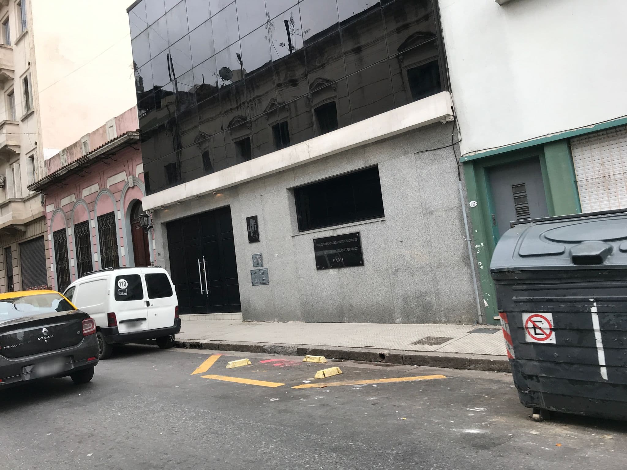 Street view near San Telmo Colonial, Buenos Aires — © ejegg (CC BY-SA · Mapillary)