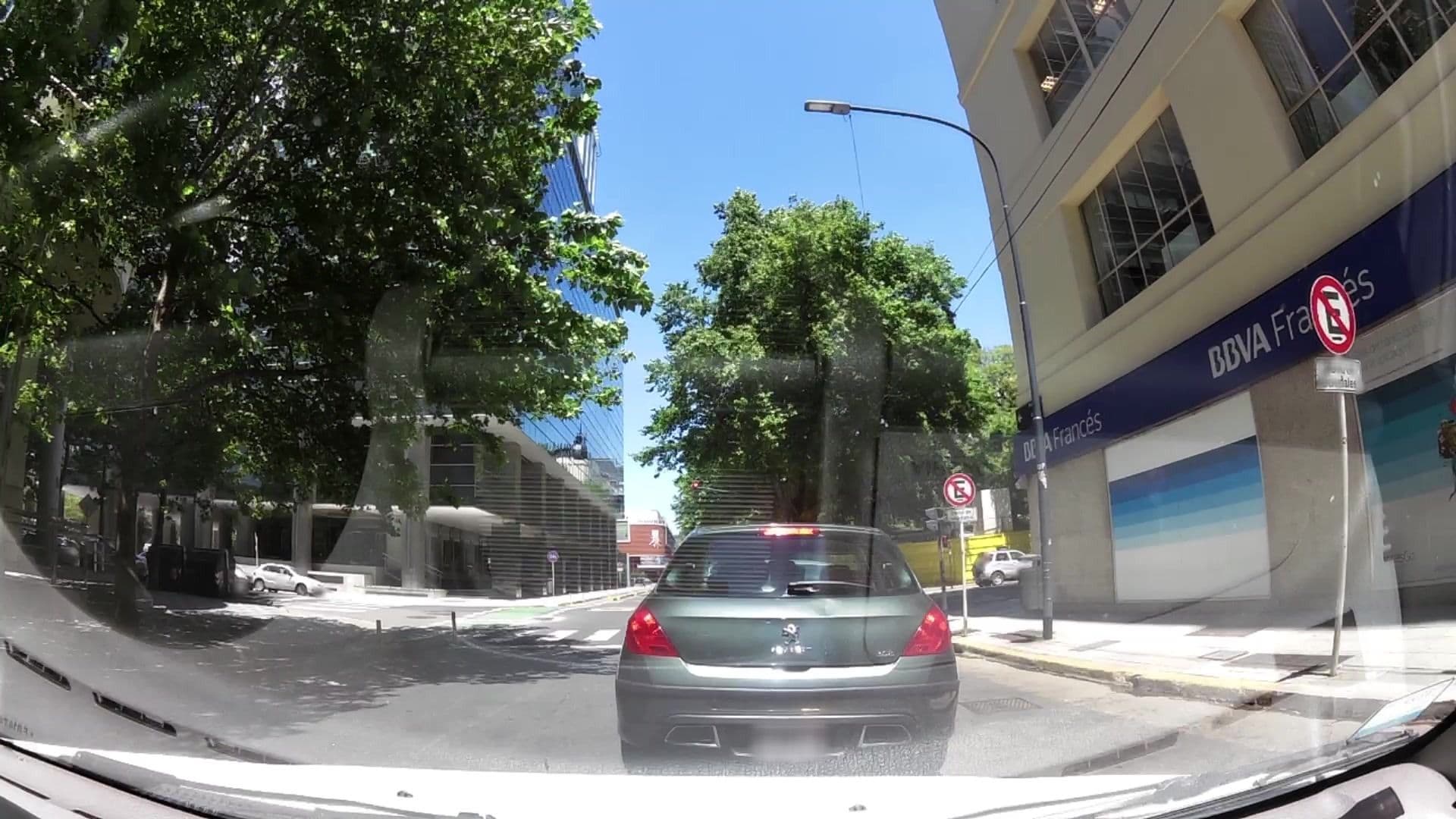 Street view near Petit Trianon, Buenos Aires — © kaartcam (CC BY-SA · Mapillary)