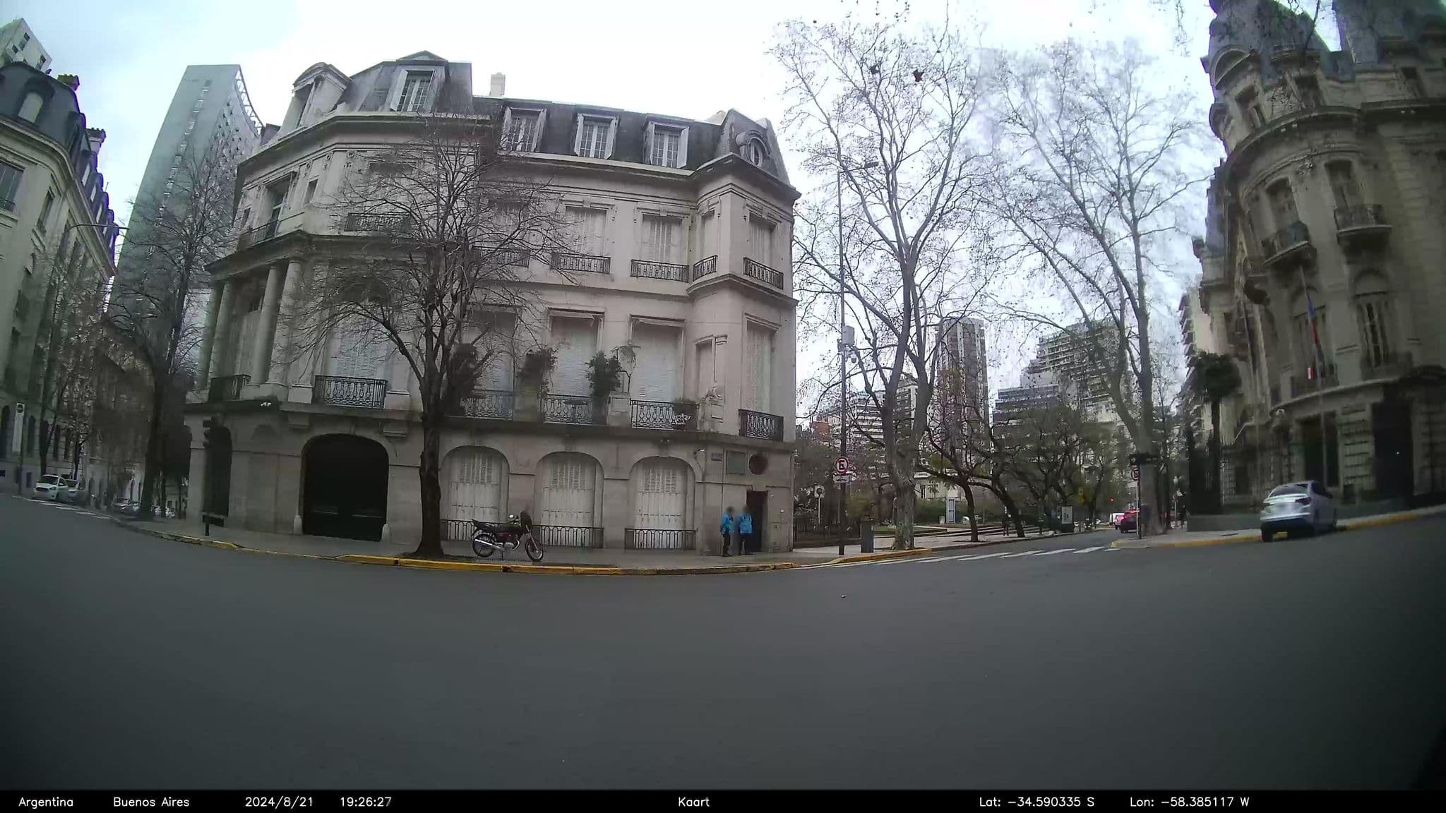 Street view near Park Plaza Unique, Retiro — © kaartcam (CC BY-SA · Mapillary)