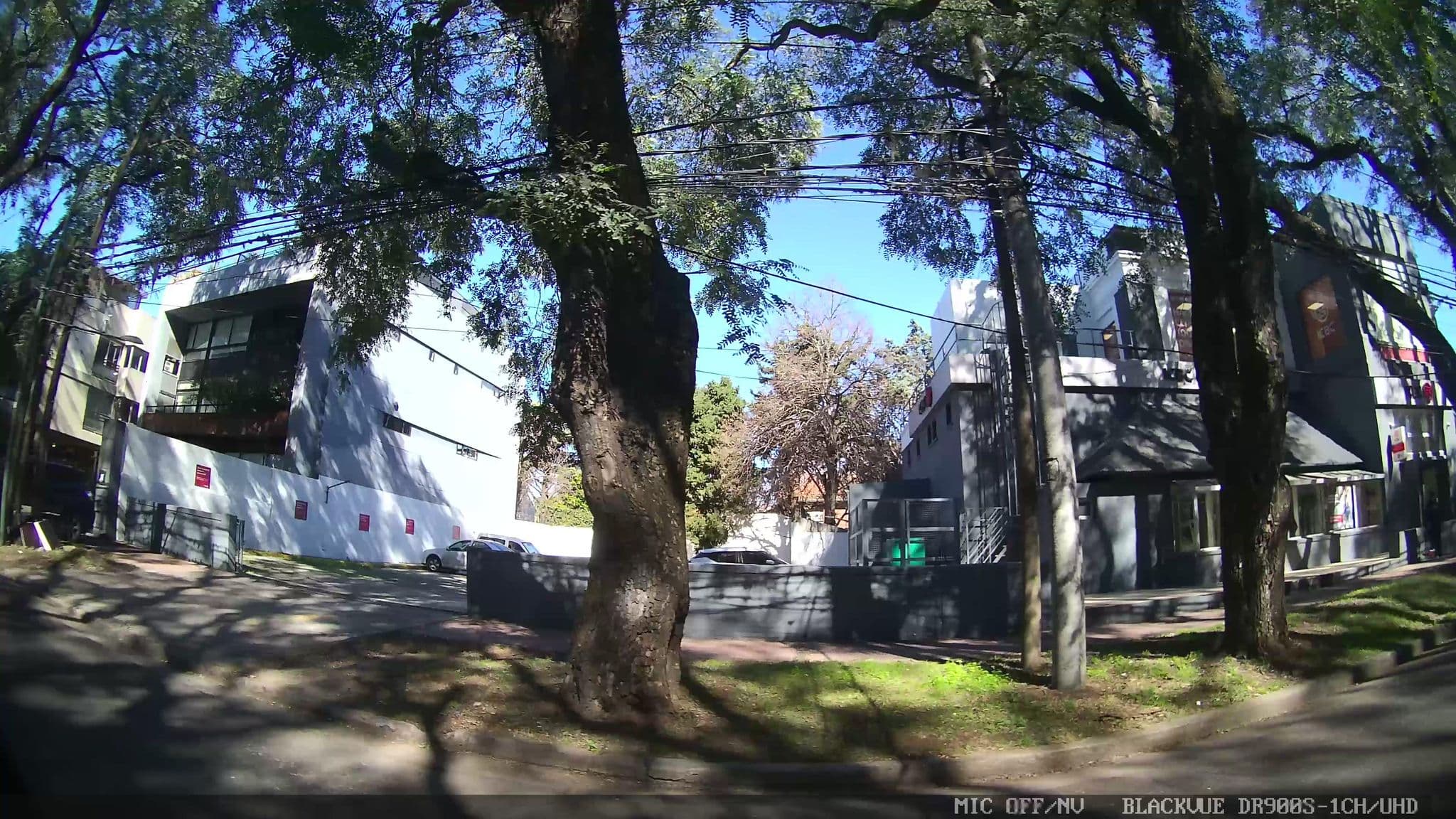 Street view near Libertador Suites, Martínez, San Isidro — © kaart_3 (CC BY-SA · Mapillary)