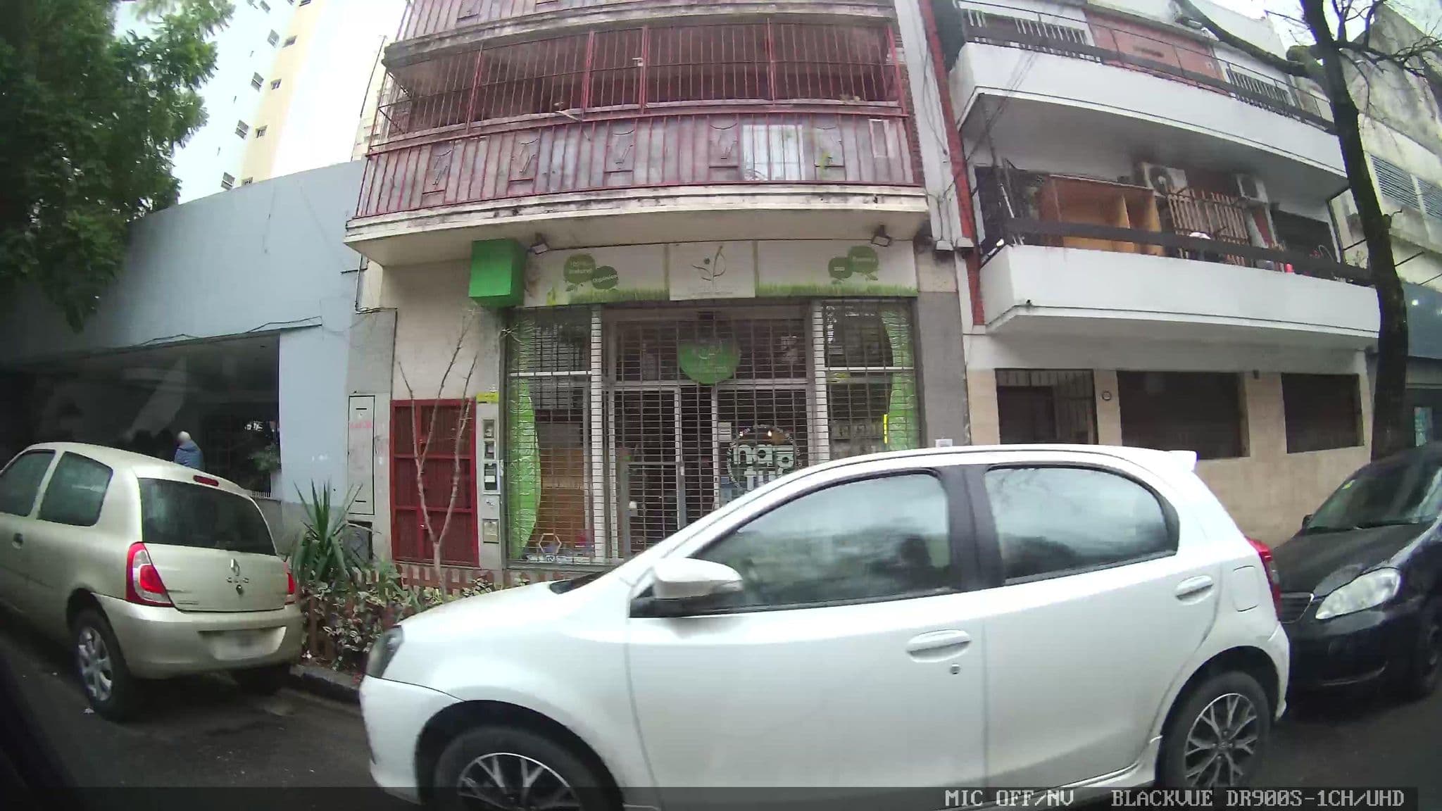 Street view near Juramento De Lealtad Hotel, Belgrano — © kaart_3 (CC BY-SA · Mapillary)