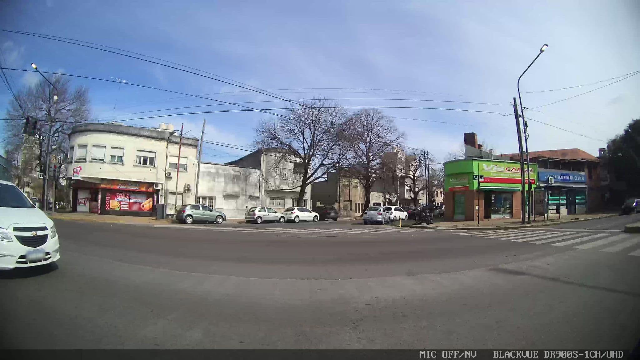 Street view near Hostel Rochita, La Plata — © kaart_1 (CC BY-SA · Mapillary)