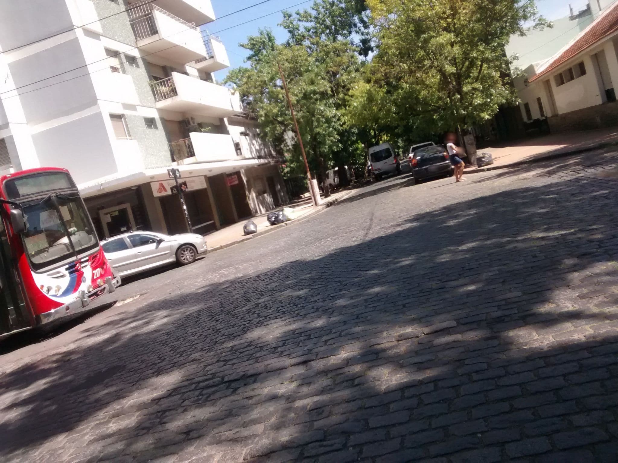 Street view near Acar Suite, La Plata — © nicfer (CC BY-SA · Mapillary)