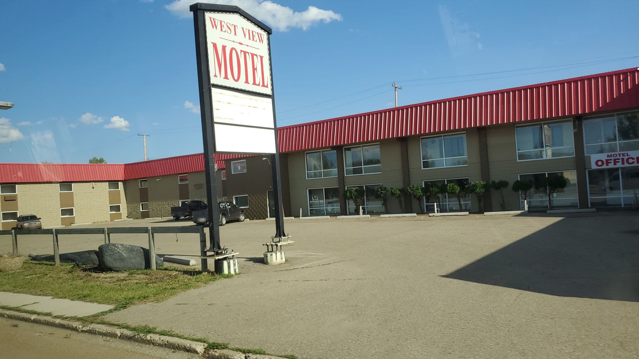 Street view near West View Motel, Hanna, Hanna — © rps333 (CC BY-SA · Mapillary)