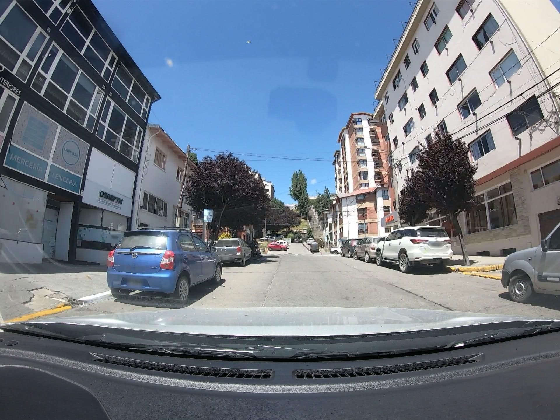 Street view near Adquintue Hosteria, San Carlos de Bariloche — © martinvilu (CC BY-SA · Mapillary)