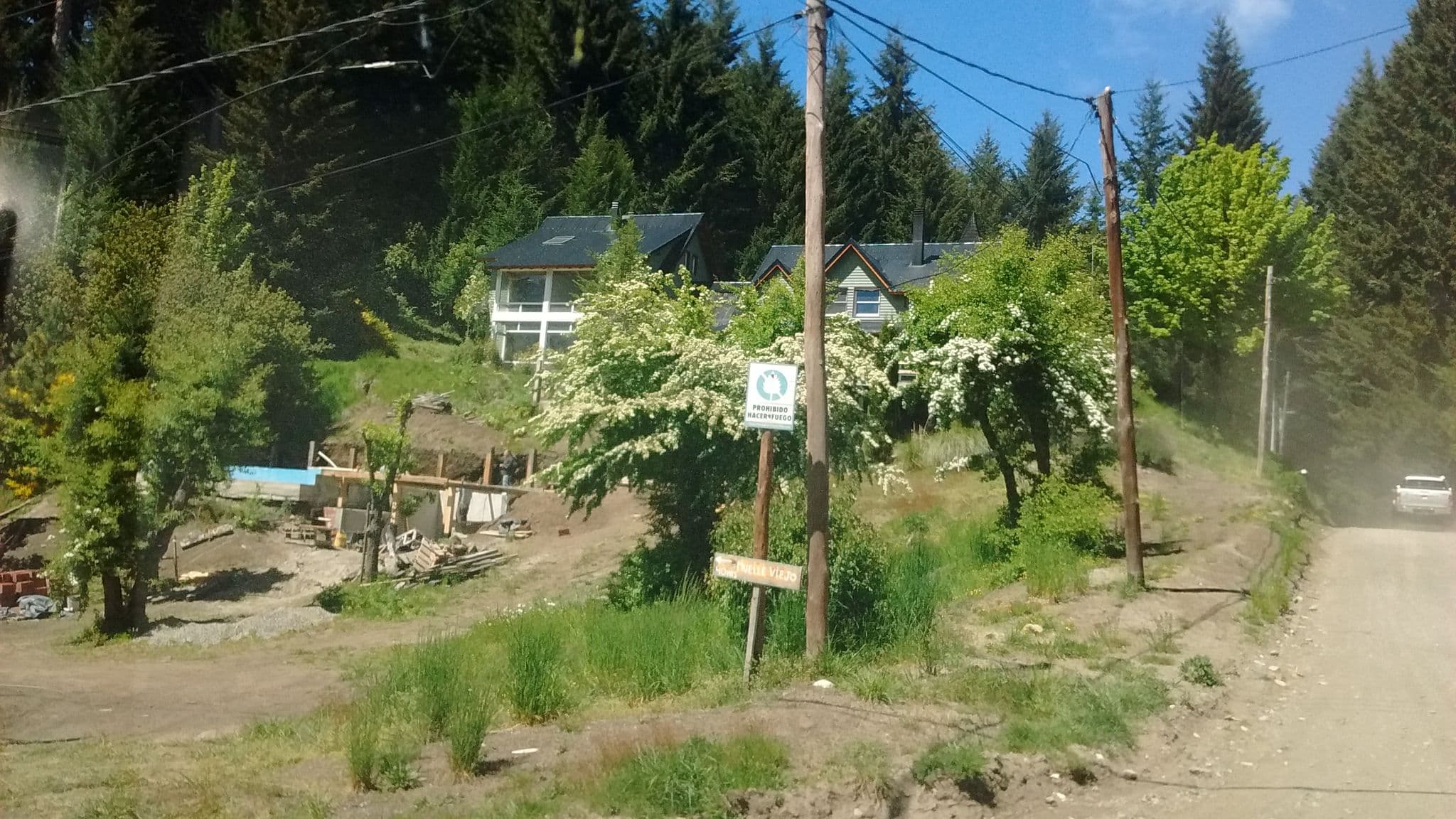Street view near Origen de la Bahia - Apart Hotel, Villa La Angostura — © mweper (CC BY-SA · Mapillary)