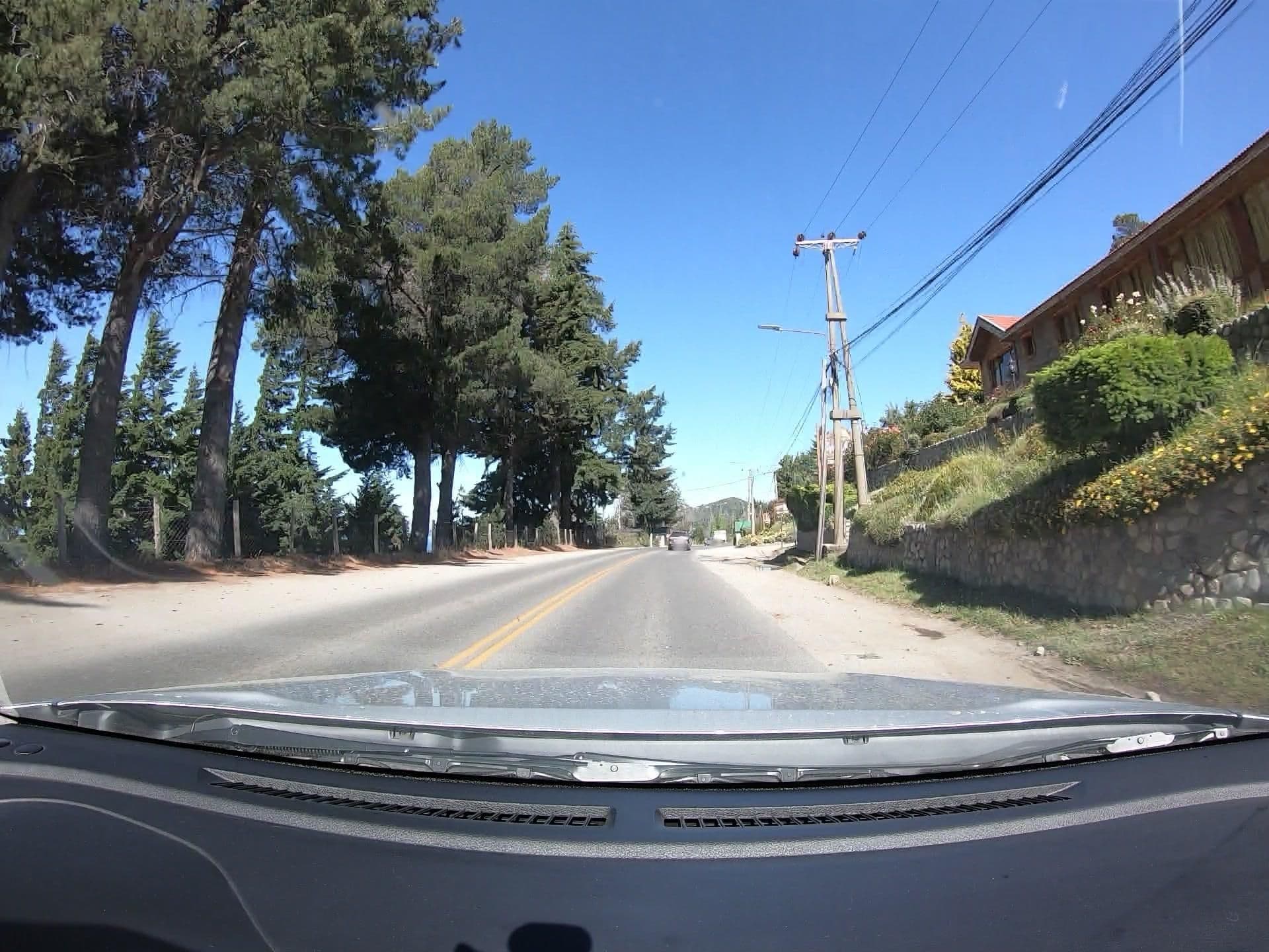 Street view near Cabañas Rosas Amarillas, San Carlos de Bariloche — © martinvilu (CC BY-SA · Mapillary)