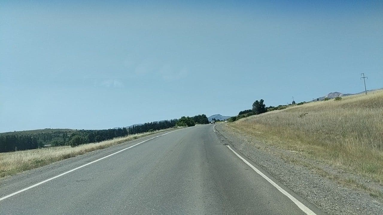 Street view near Challhuaquen Lodge, Trevelin — © v987412 (CC BY-SA · Mapillary)