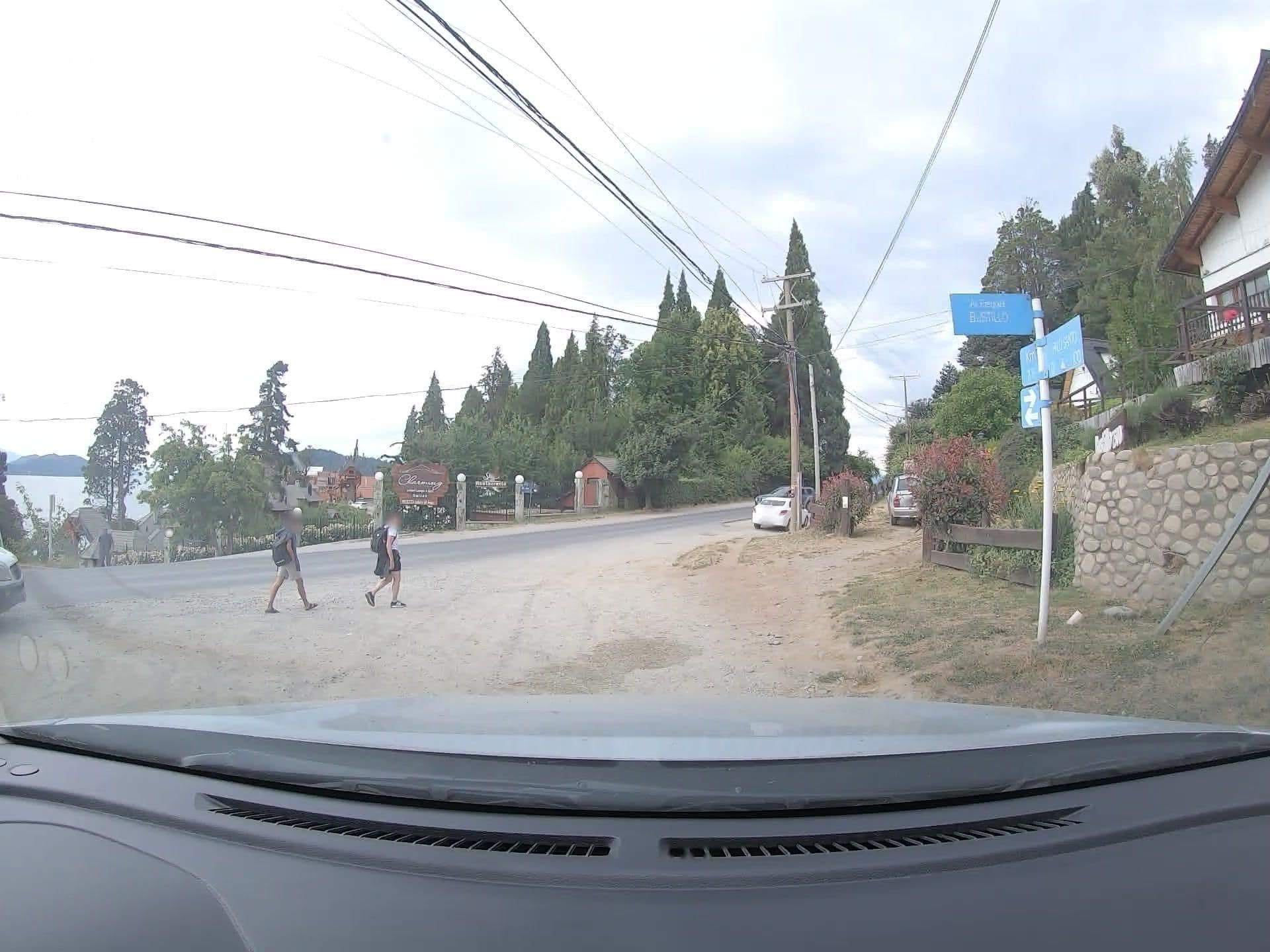 Street view near Chandelle Apart Hotel, San Carlos de Bariloche — © martinvilu (CC BY-SA · Mapillary)