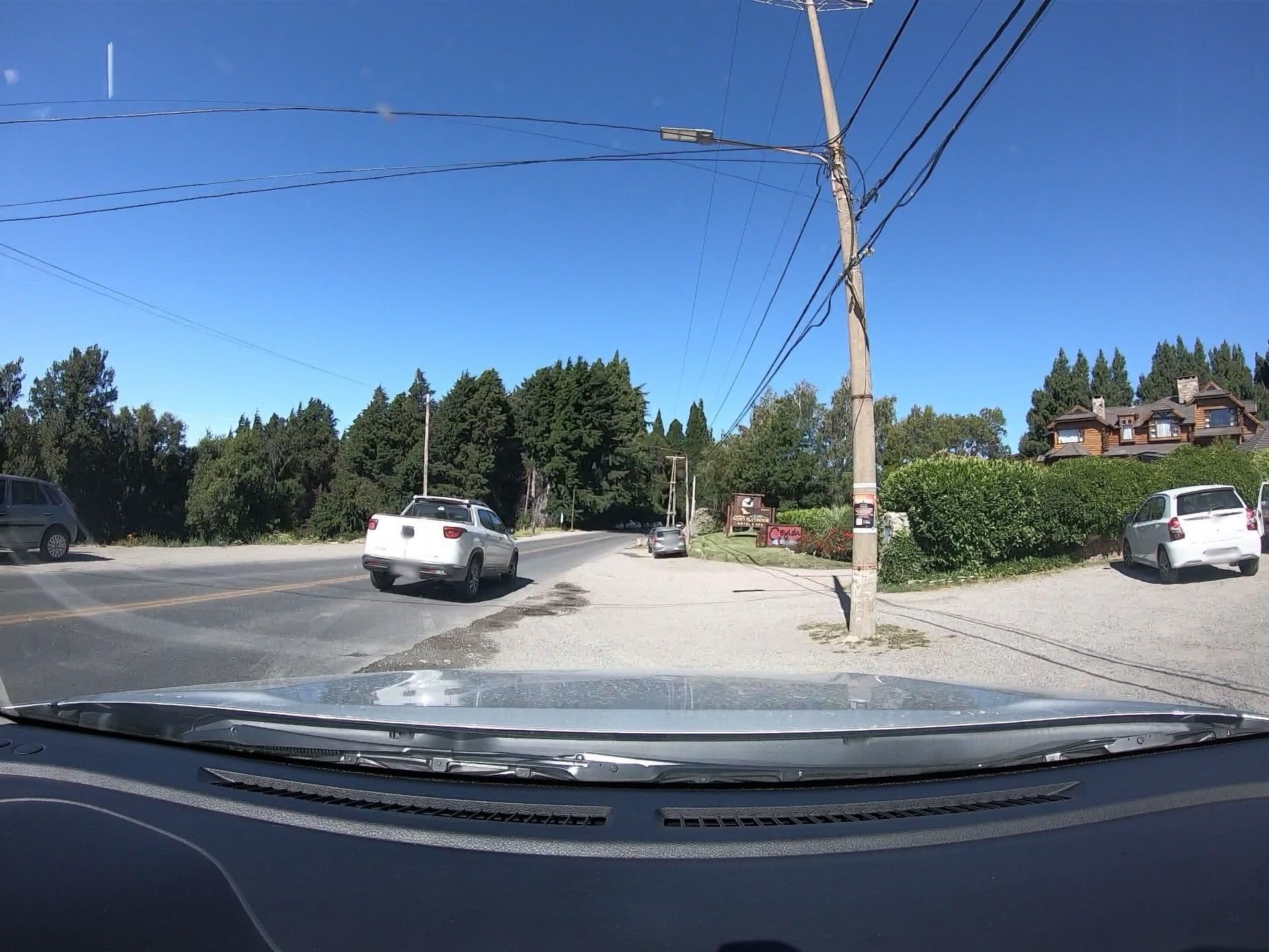 Street view near Nido del Cóndor Hotel & Spá, San Carlos de Bariloche — © martinvilu (CC BY-SA · Mapillary)