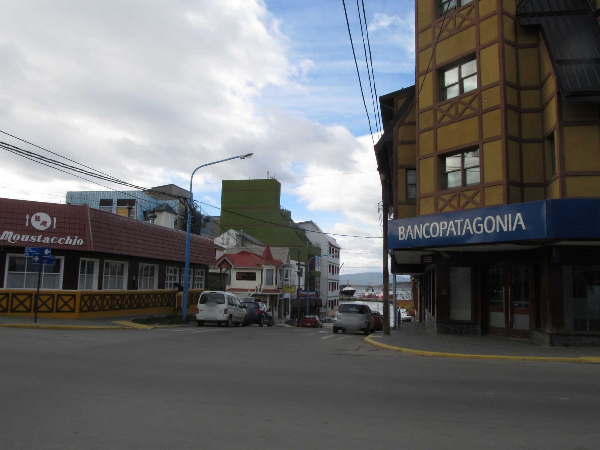 Street view near El Viejo Lobo De Mar, Ushuaia — © sk53 (CC BY-SA · Mapillary)