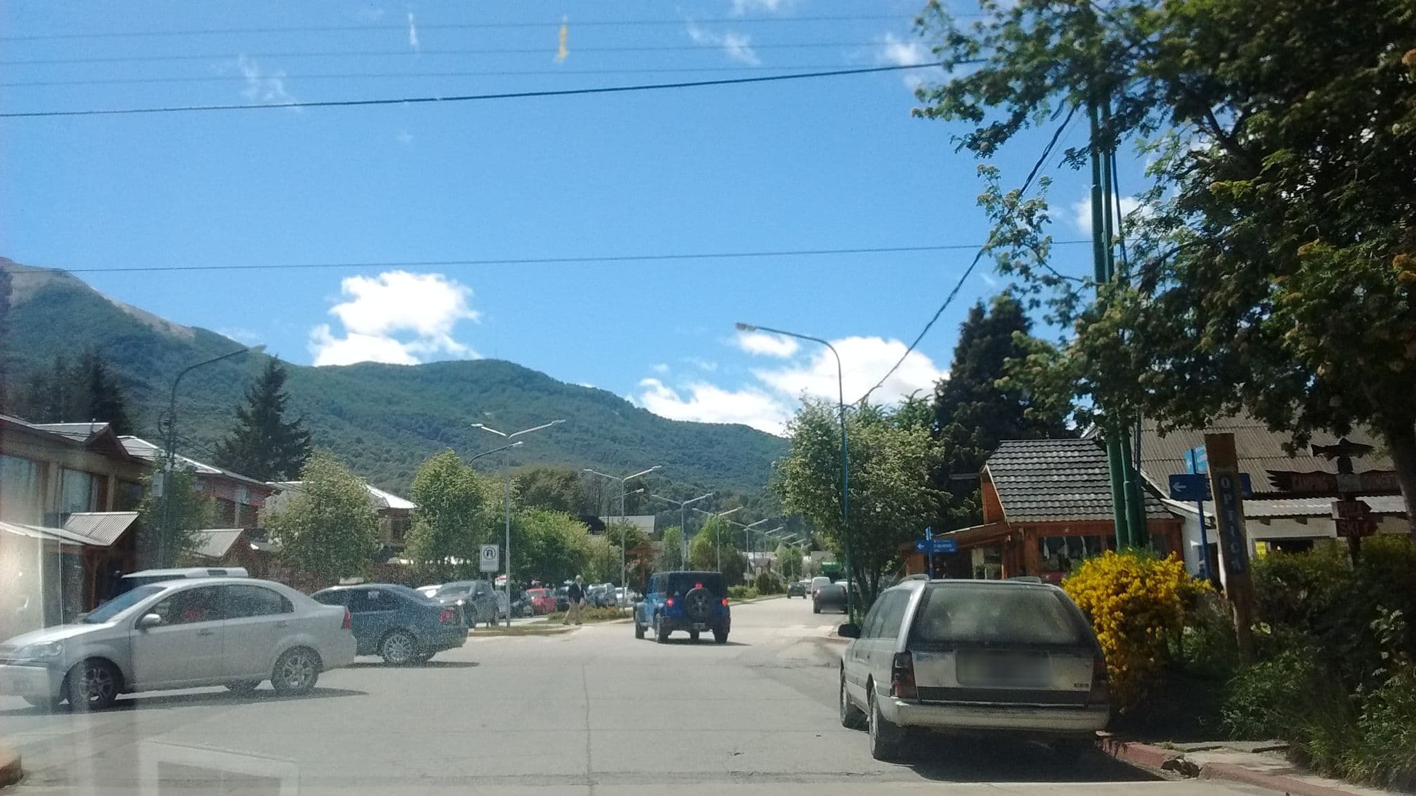 Street view near Gluck Patagonia Aparts, Villa La Angostura — © mweper (CC BY-SA · Mapillary)