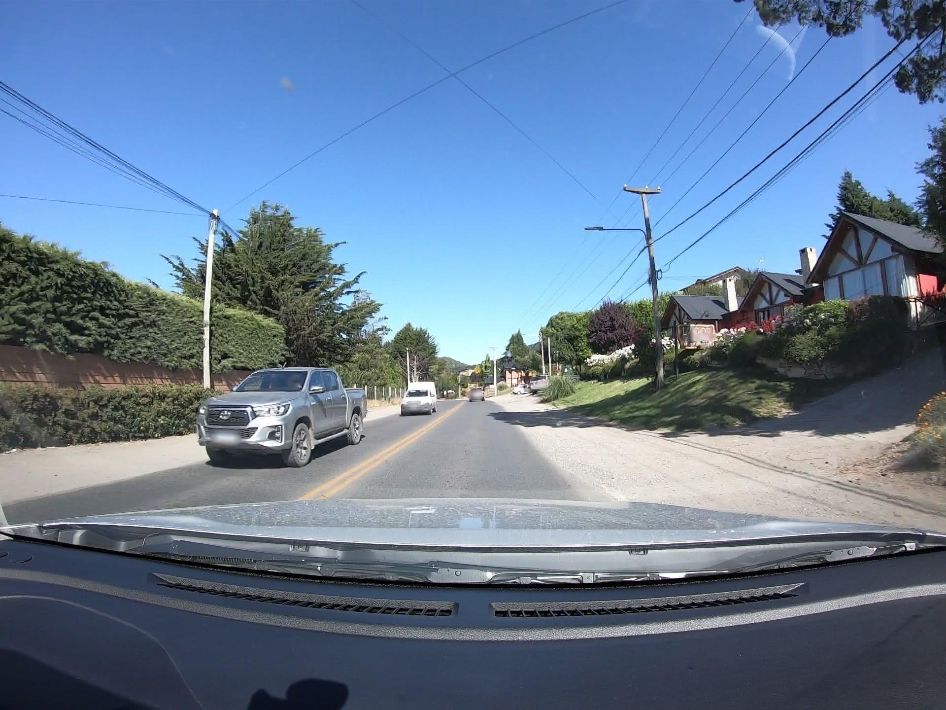Street view near Lagos Del Sur, San Carlos de Bariloche — © martinvilu (CC BY-SA · Mapillary)