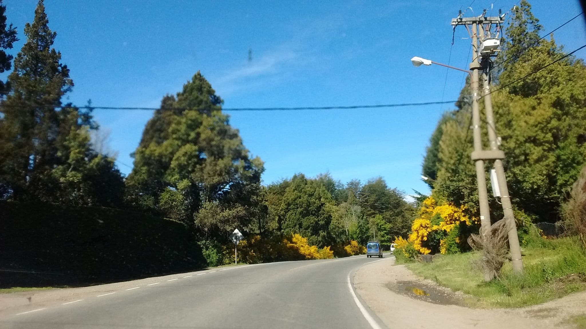 Street view near Casa Fischer del Lago, San Carlos de Bariloche — © mweper (CC BY-SA · Mapillary)