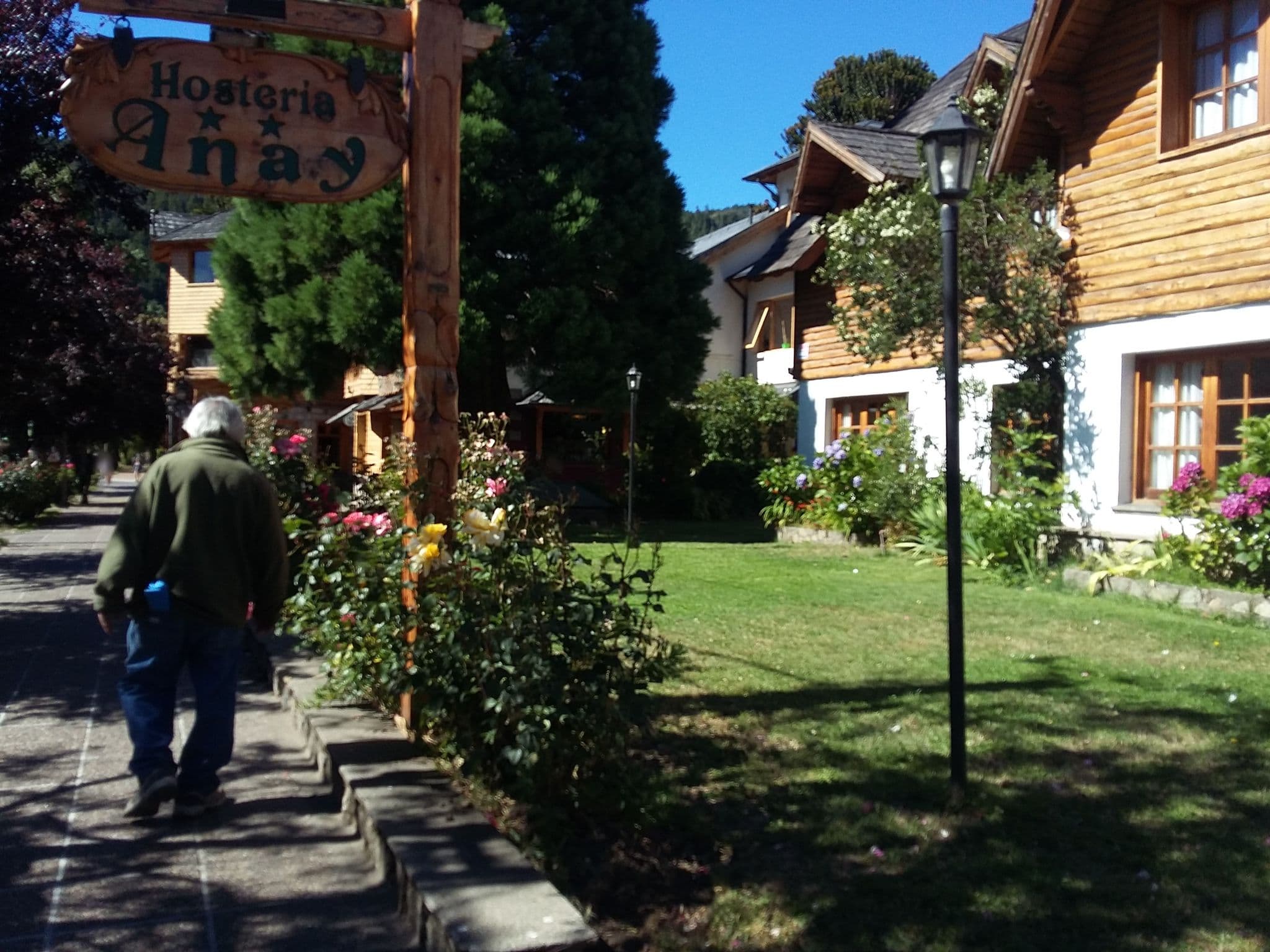 Street view near Hosteria Anay, San Martín de los Andes — © guillemmal (CC BY-SA · Mapillary)
