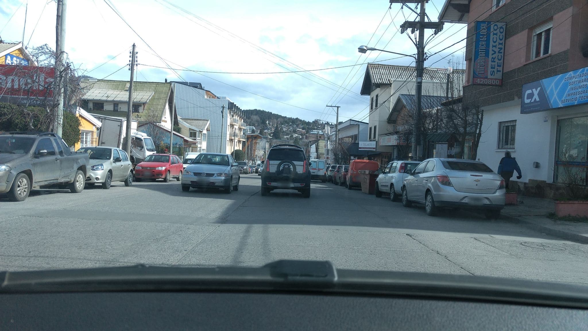 Street view near El Poncho Hostel, San Carlos de Bariloche — © martinvilu (CC BY-SA · Mapillary)