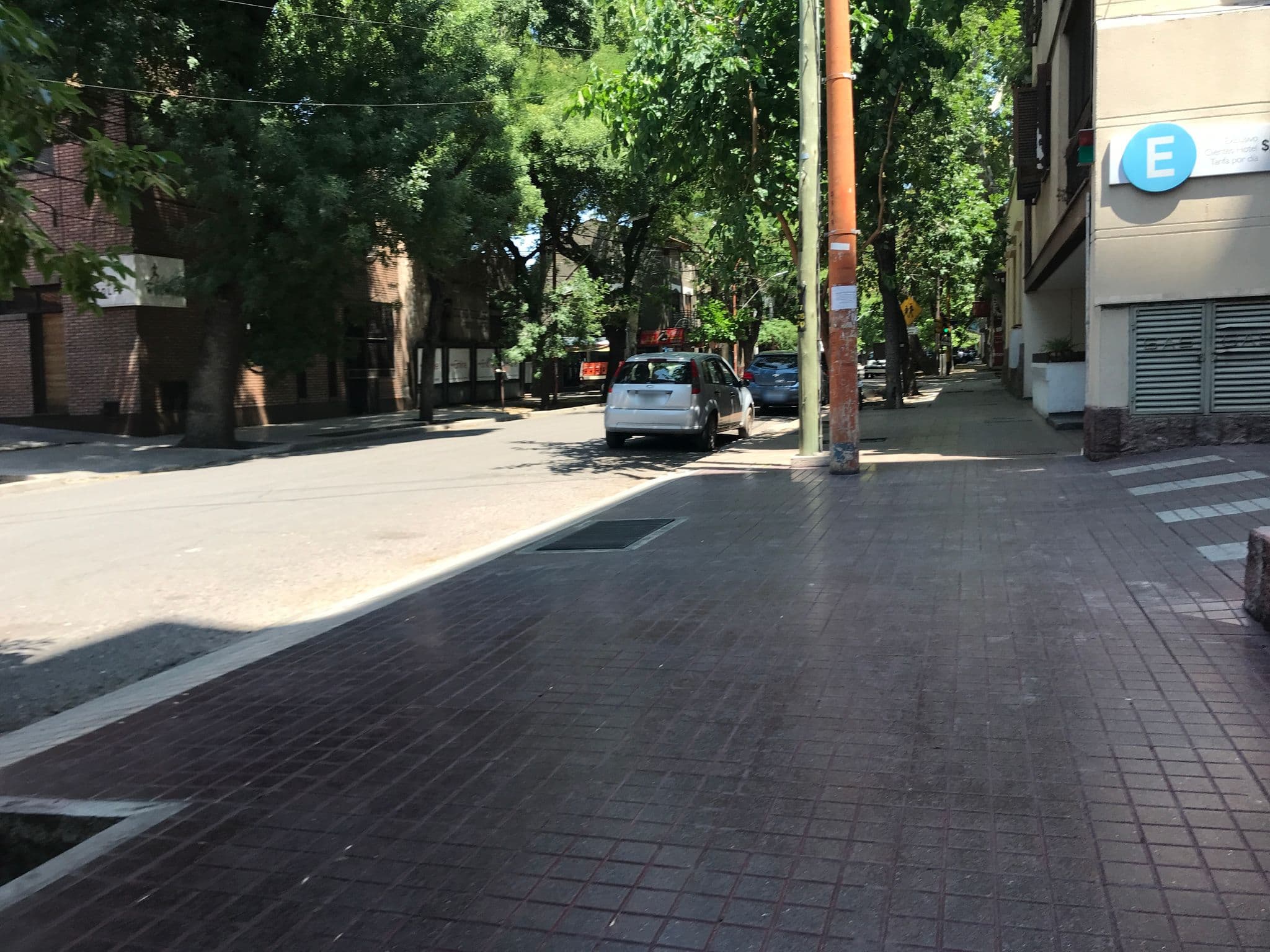 Street view near The modern Hotels Mendoza, Mendoza — © miguel_andrade (CC BY-SA · Mapillary)