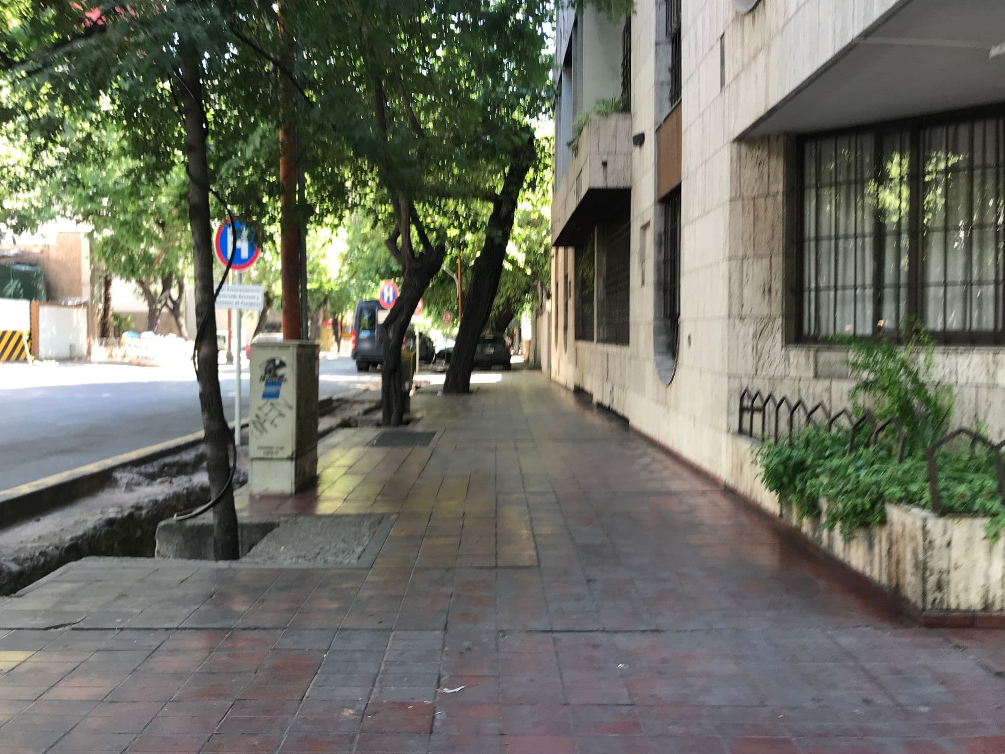 Street view near Ritz Hotel Mendoza, Mendoza — © miguel_andrade (CC BY-SA · Mapillary)