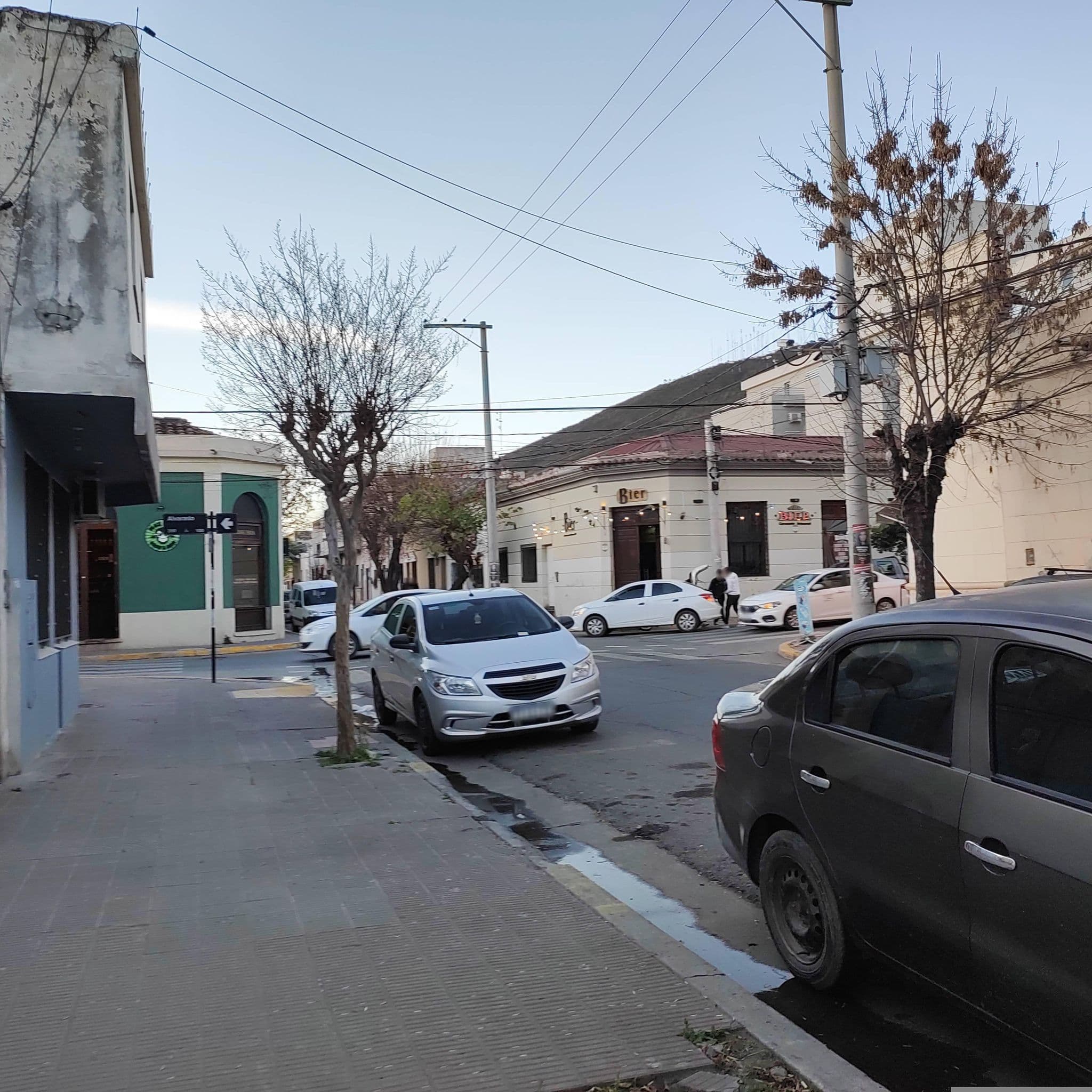 Street view near Hostal La casa de la linda, Salta — © diegokrein (CC BY-SA · Mapillary)