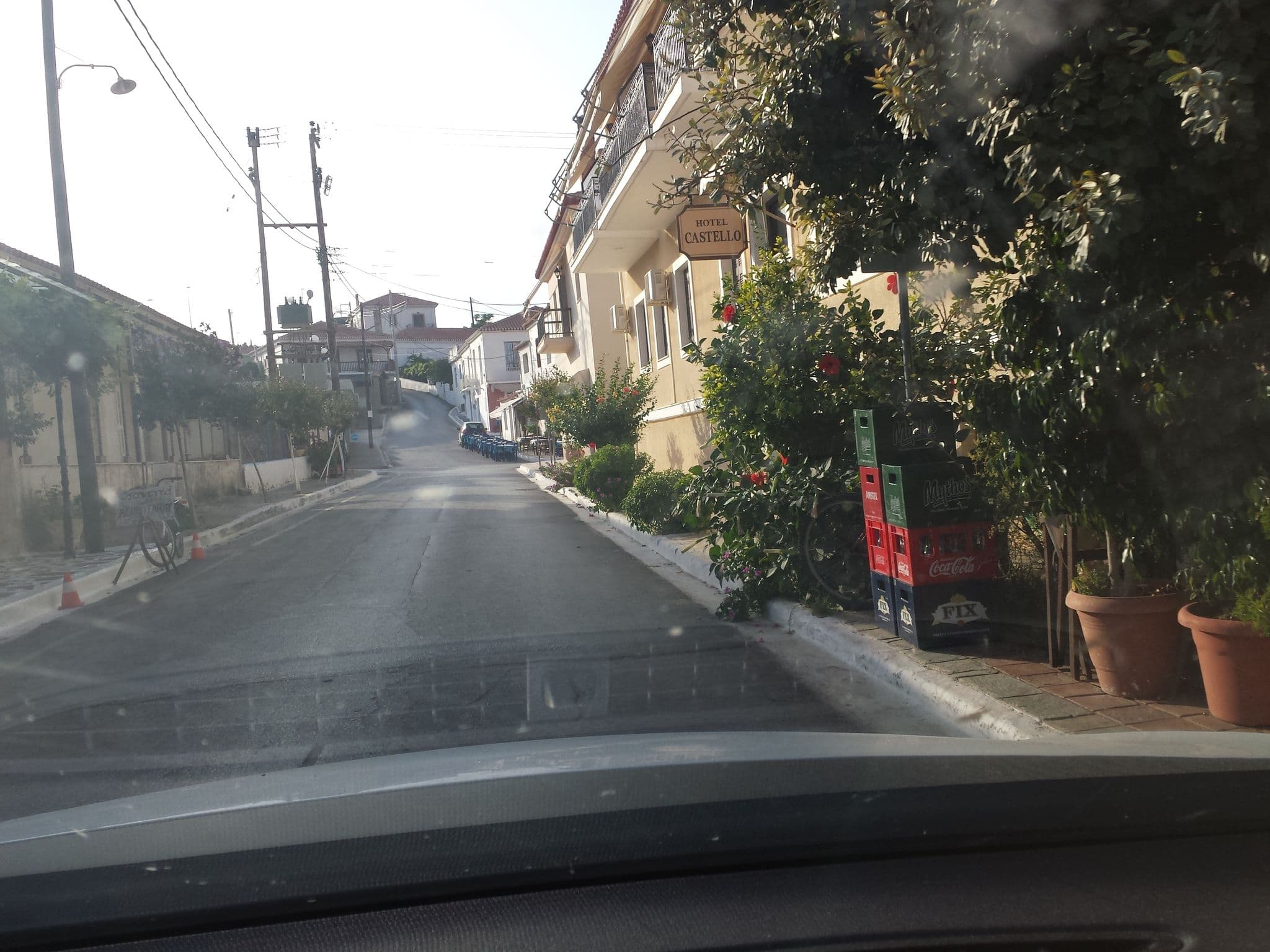 Street view near Hotel Castello Μεθώνη, Methóni — © tunnelbauer (CC BY-SA · Mapillary)