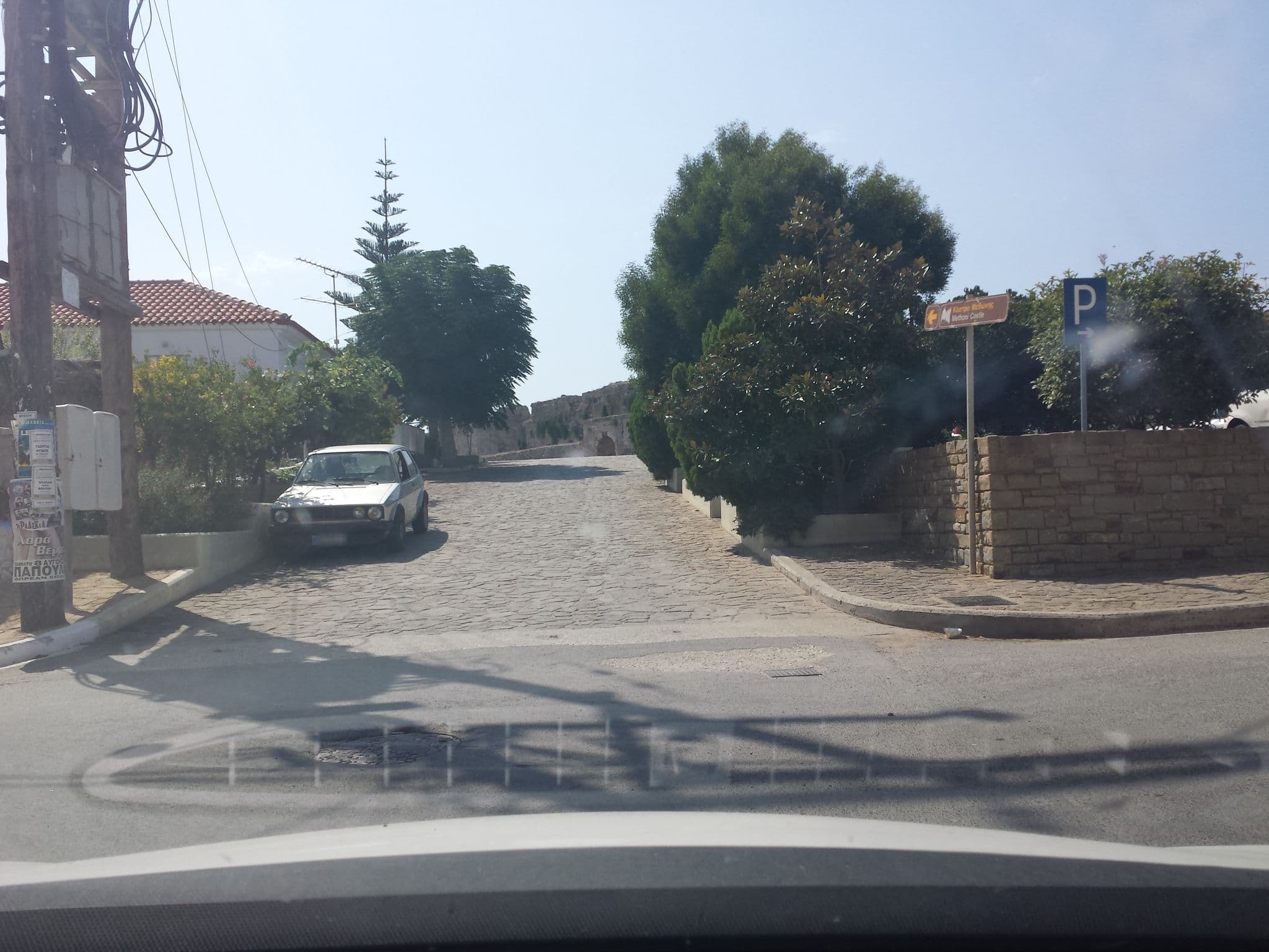 Street view near Castello Methoni, Methóni — © tunnelbauer (CC BY-SA · Mapillary)