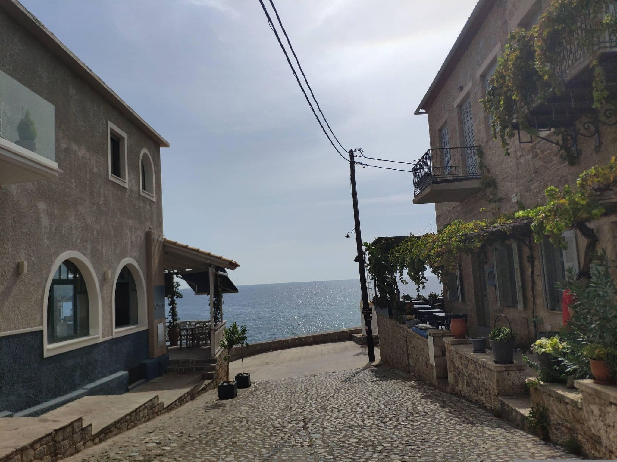 Street view near Les sirenes, Avía — © pppetros (CC BY-SA · Mapillary)