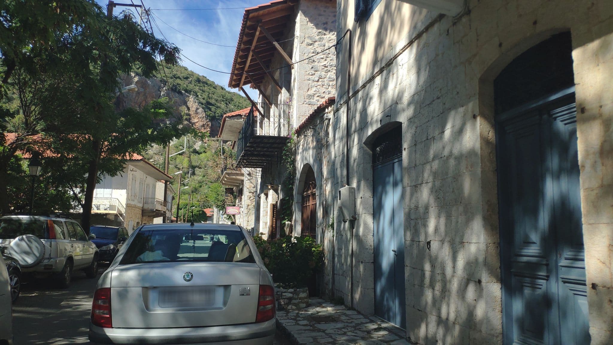 Street view near Kanto’s Guesthouse, Megalópoli — © pppetros (CC BY-SA · Mapillary)