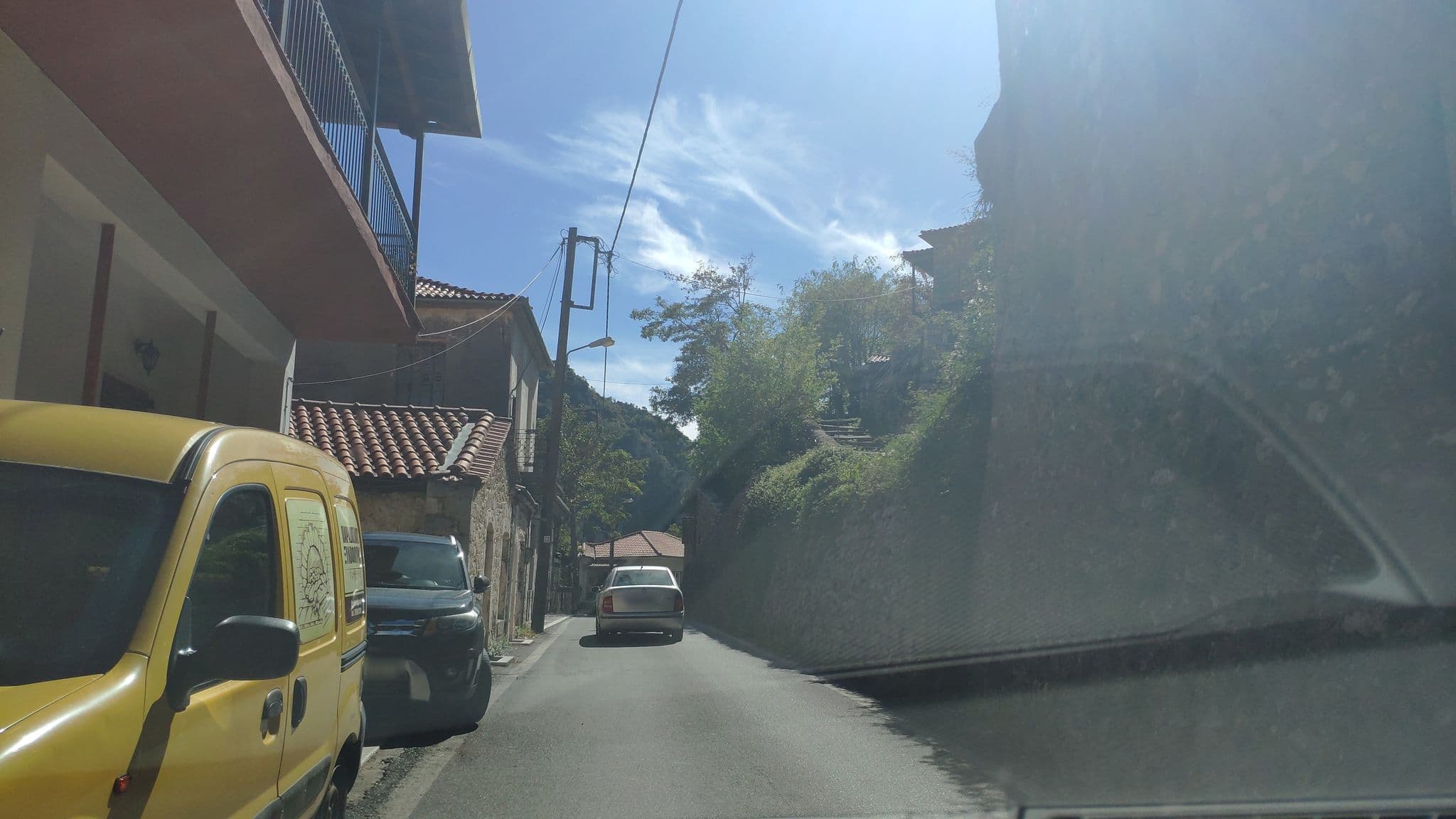 Street view near Guesthouse Tsarbou, Megalópoli — © pppetros (CC BY-SA · Mapillary)