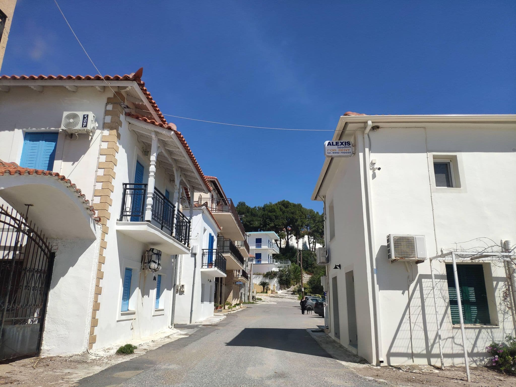 Street view near Korakakis Hotel Foinikouda Beach, Methóni — © pppetros (CC BY-SA · Mapillary)