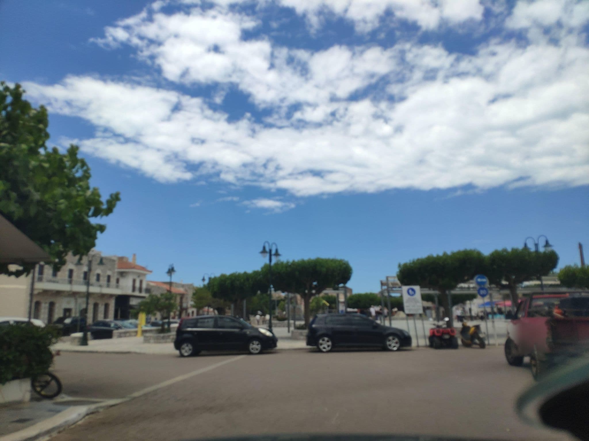 Street view near Kouris Hotel, Oítilon — © pppetros (CC BY-SA · Mapillary)