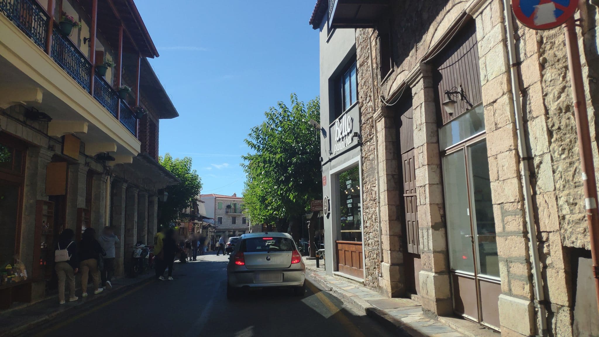 Street view near Anemolia Hotel, Aráchova — © pppetros (CC BY-SA · Mapillary)