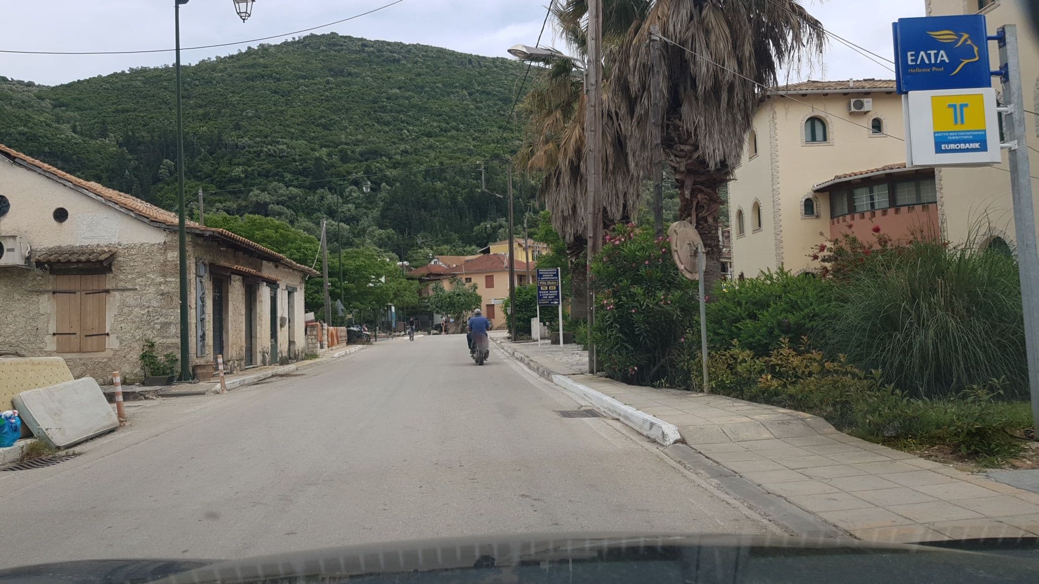 Street view near Vasso's Studios, Nidhríon — © roadroid (CC BY-SA · Mapillary)