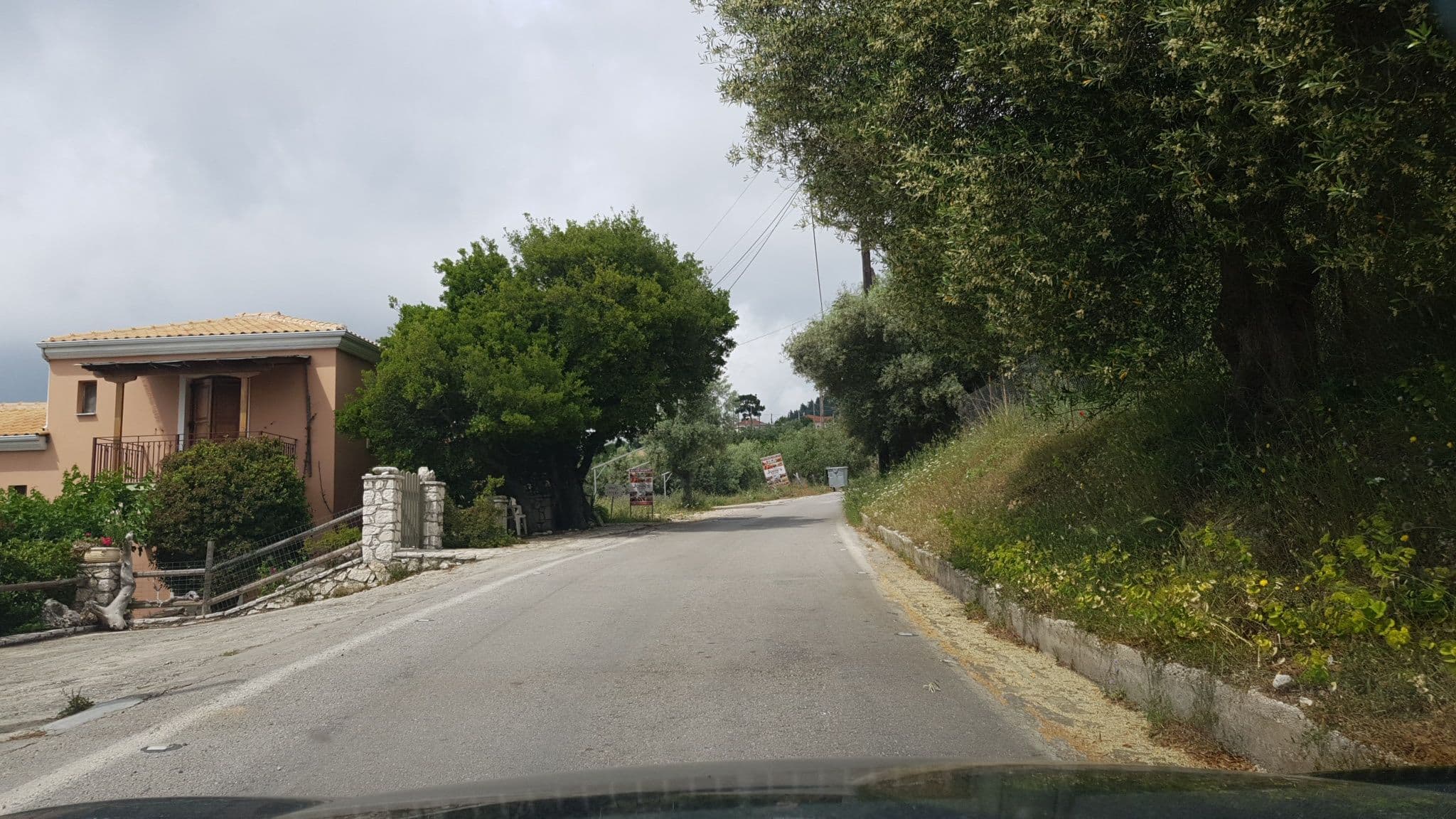 Street view near Porto Katsiki Guest Houses, Nidhríon — © roadroid (CC BY-SA · Mapillary)