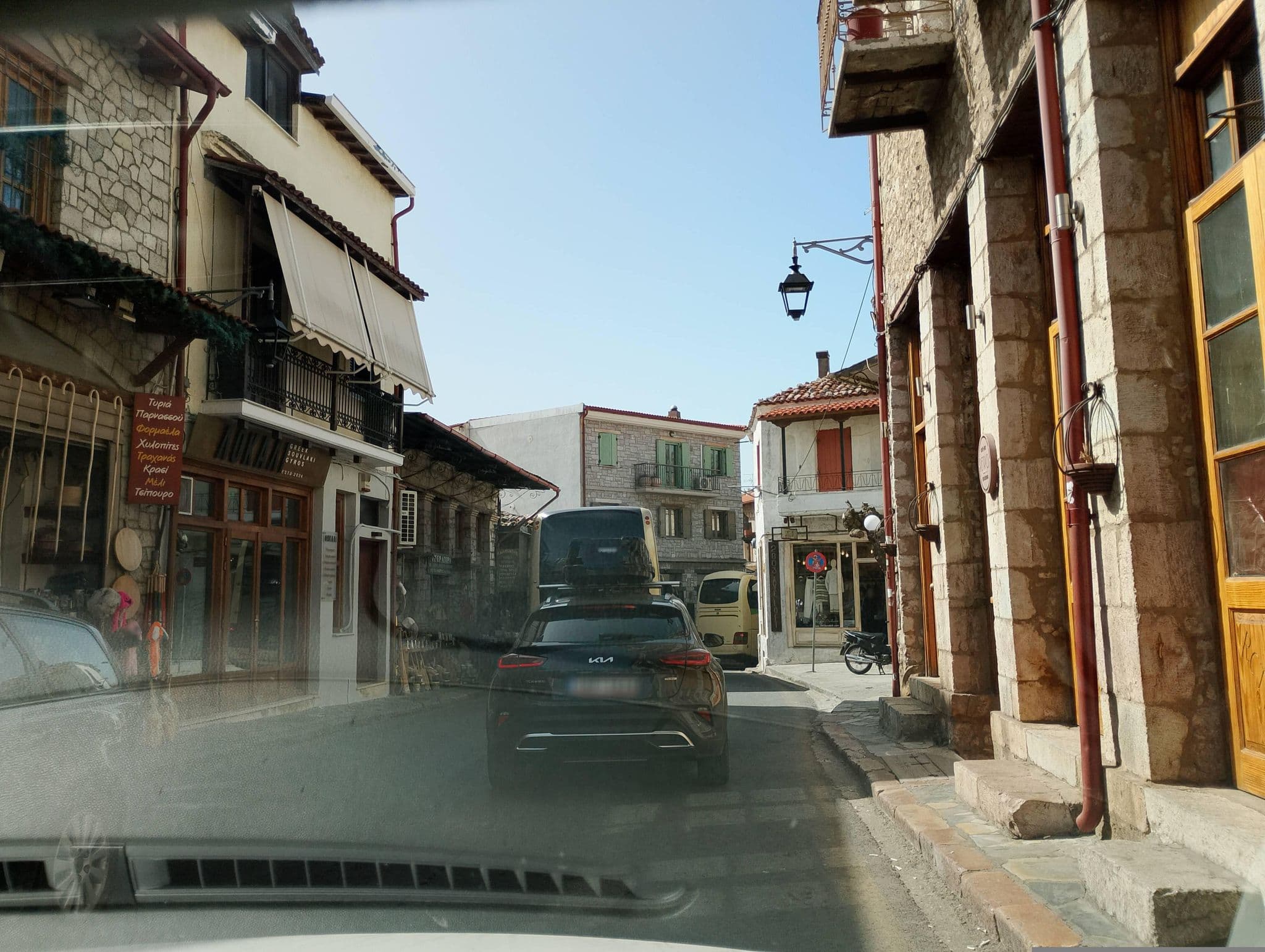 Street view near Petrino, Aráchova — © George_210 (CC BY-SA · Mapillary)