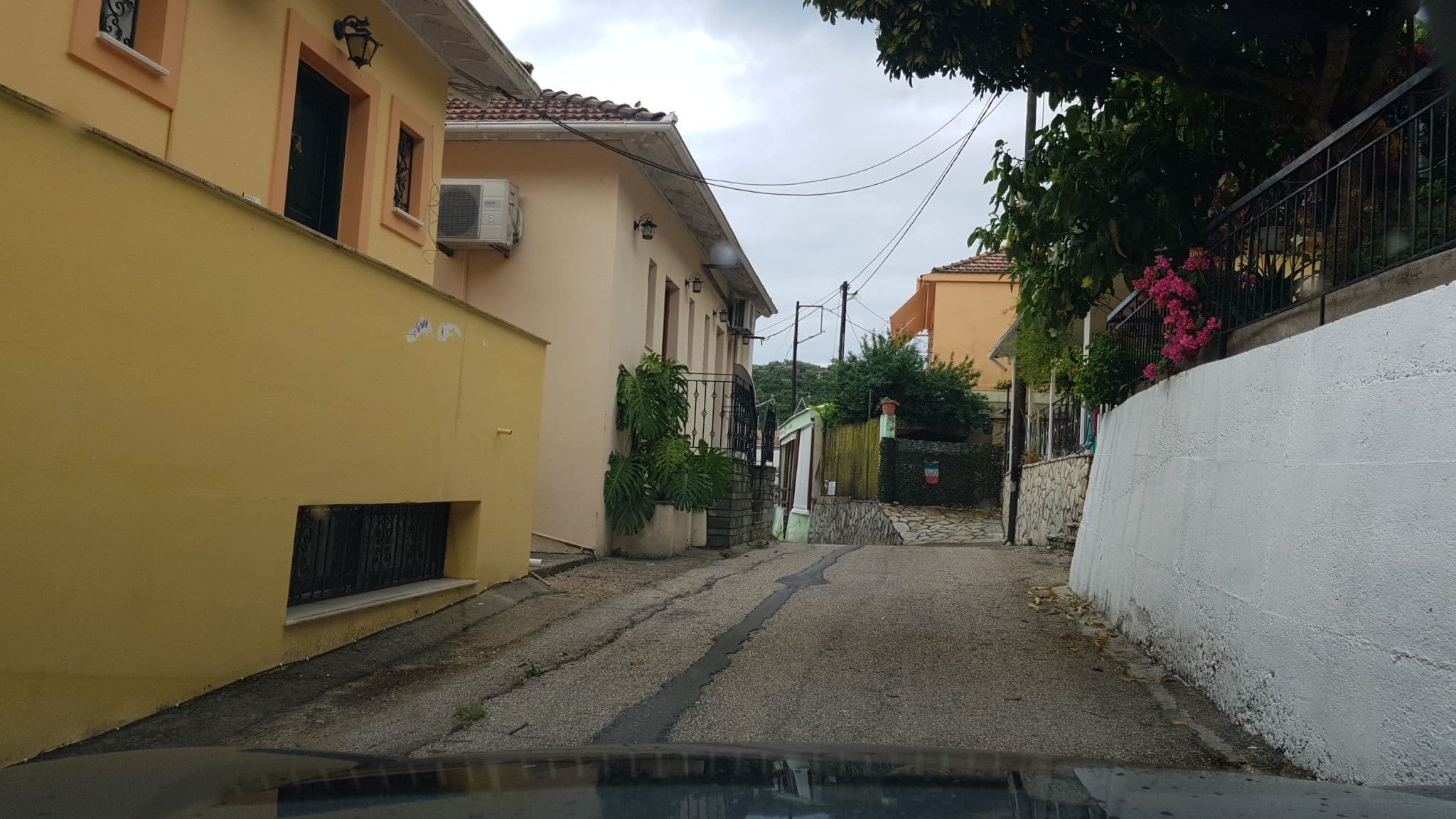 Street view near Galini Studios, Nidhríon — © roadroid (CC BY-SA · Mapillary)