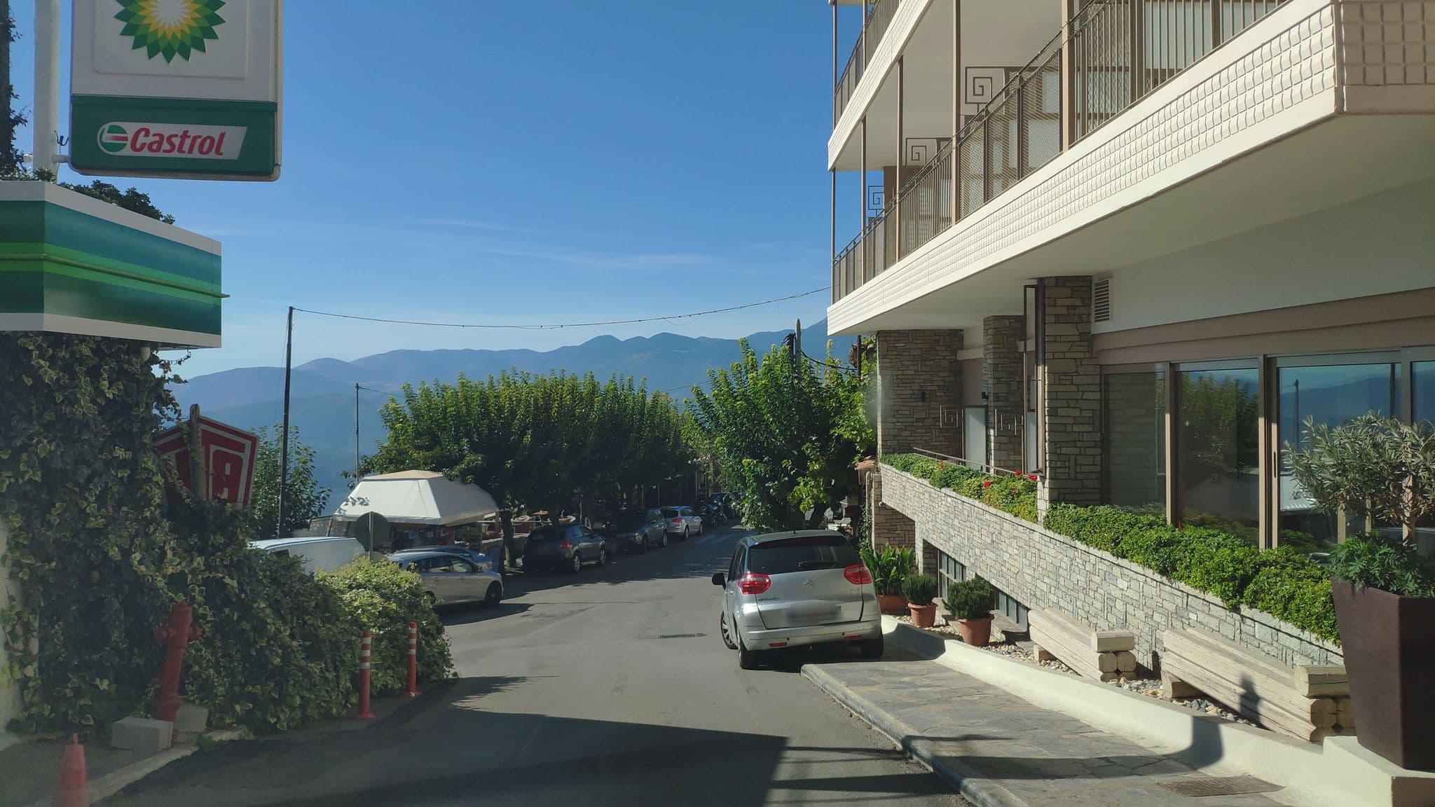 Street view near Nidimos Hotel, Delphi — © pppetros (CC BY-SA · Mapillary)