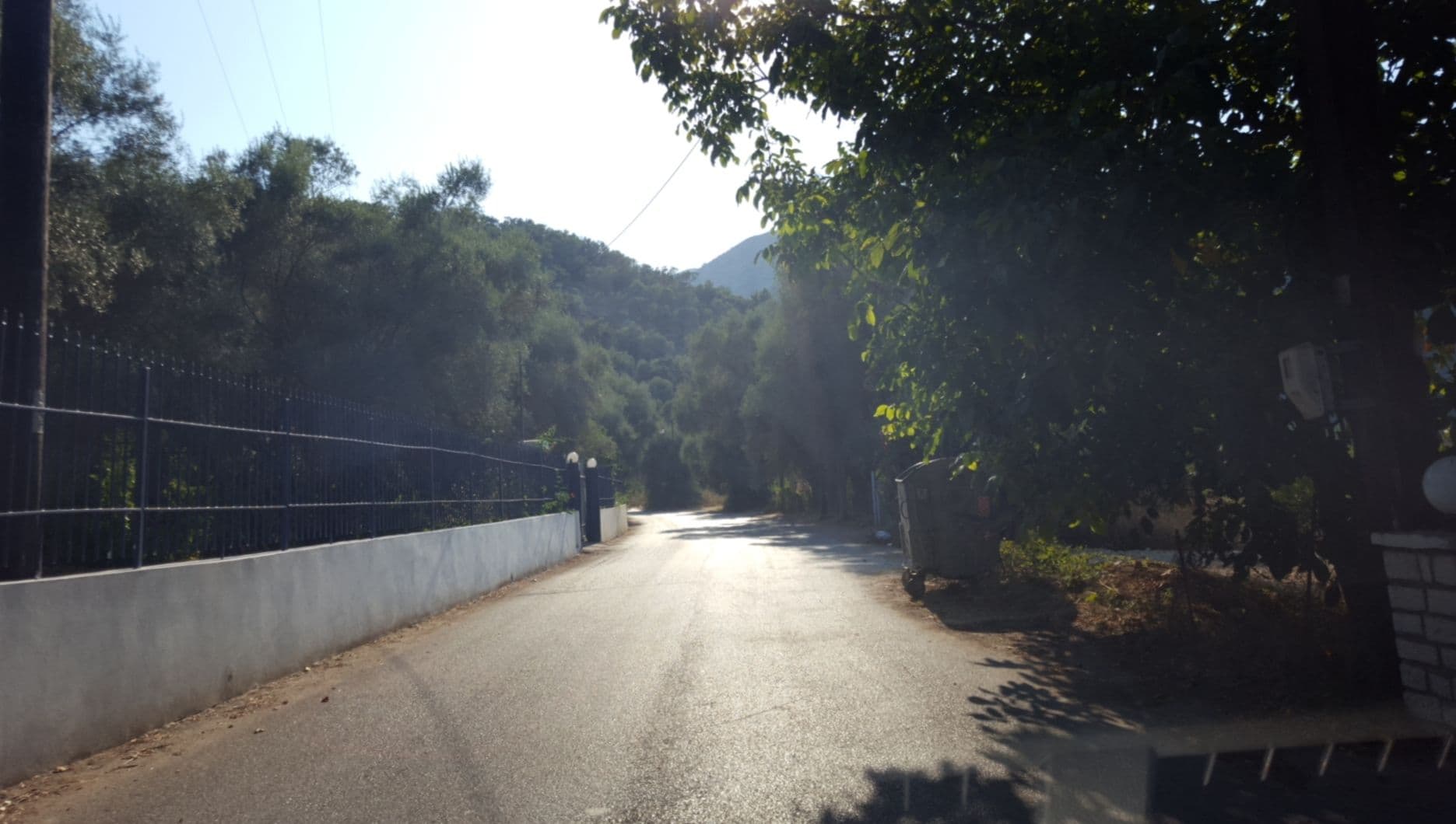 Street view near The Garden's Studio, Nidhríon — © samsam7575 (CC BY-SA · Mapillary)