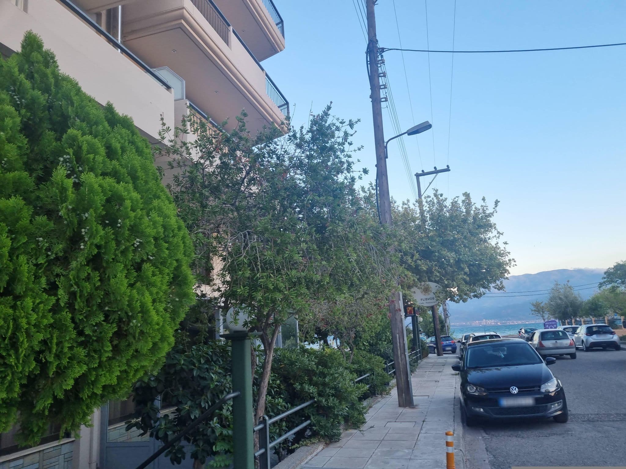 Street view near Flisvos Hotel, Náfpaktos — © chibiYuzu (CC BY-SA · Mapillary)