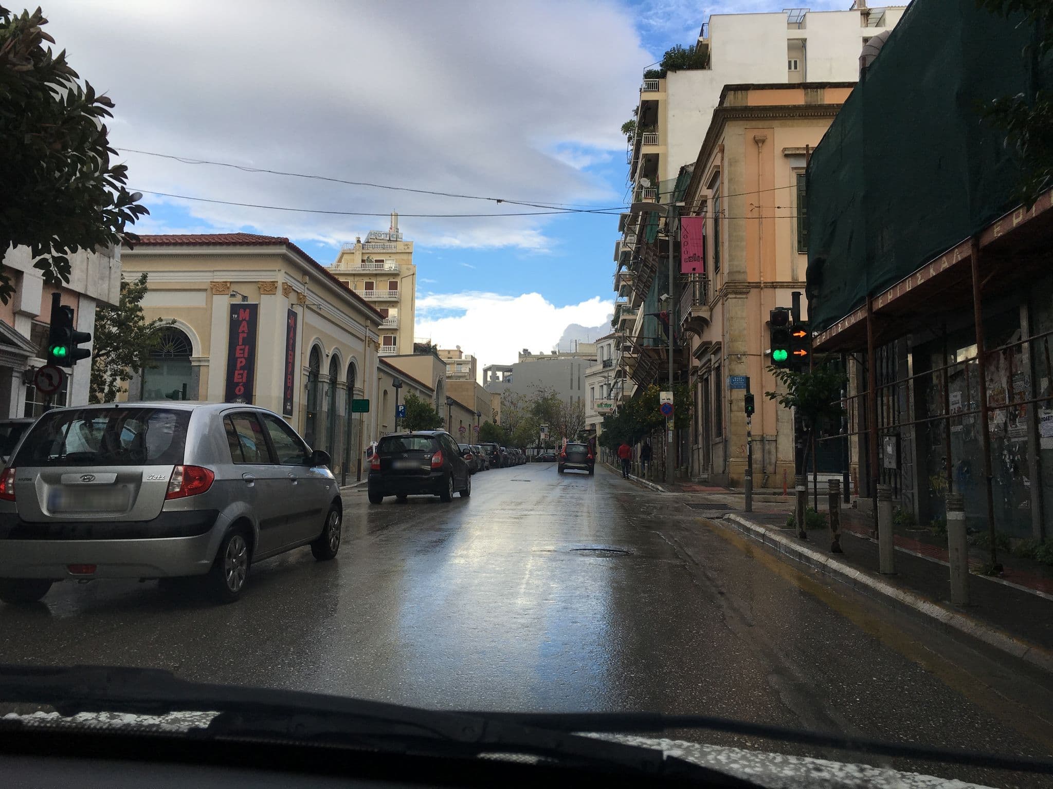 Street view near Ξενοδοχεια Μεντζελοπουλου, Pátra — © stpkyriakou (CC BY-SA · Mapillary)