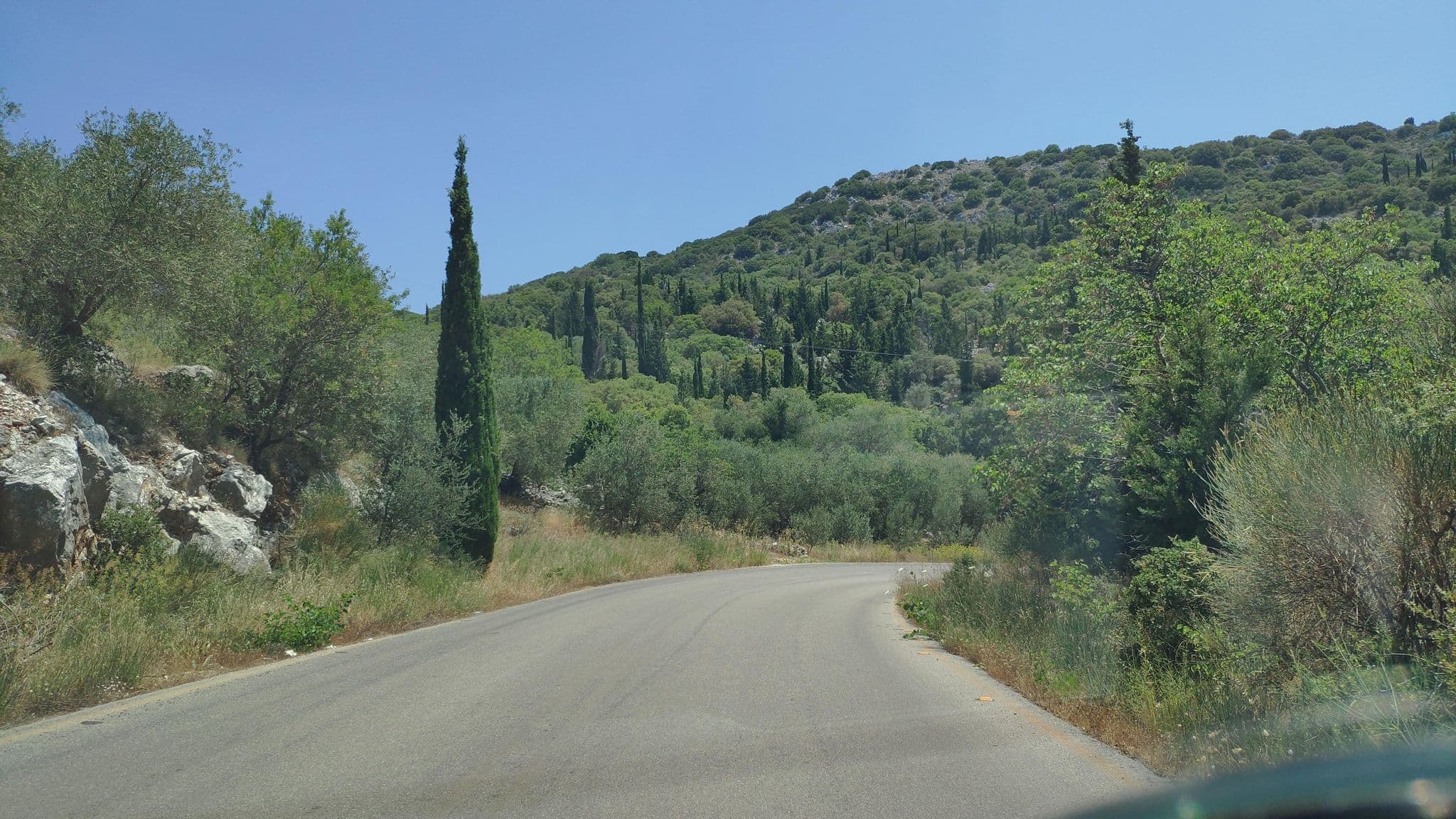 Street view near Sun Gazing Villas, Nidhríon — © pppetros (CC BY-SA · Mapillary)