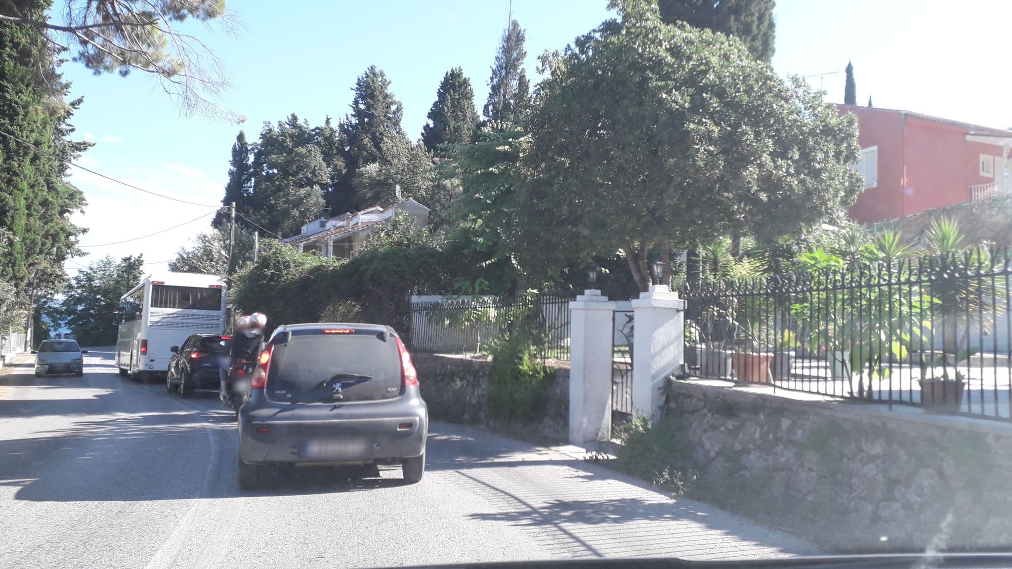 Street view near Fouxia Hotel, Kynopiástes — © dli (CC BY-SA · Mapillary)