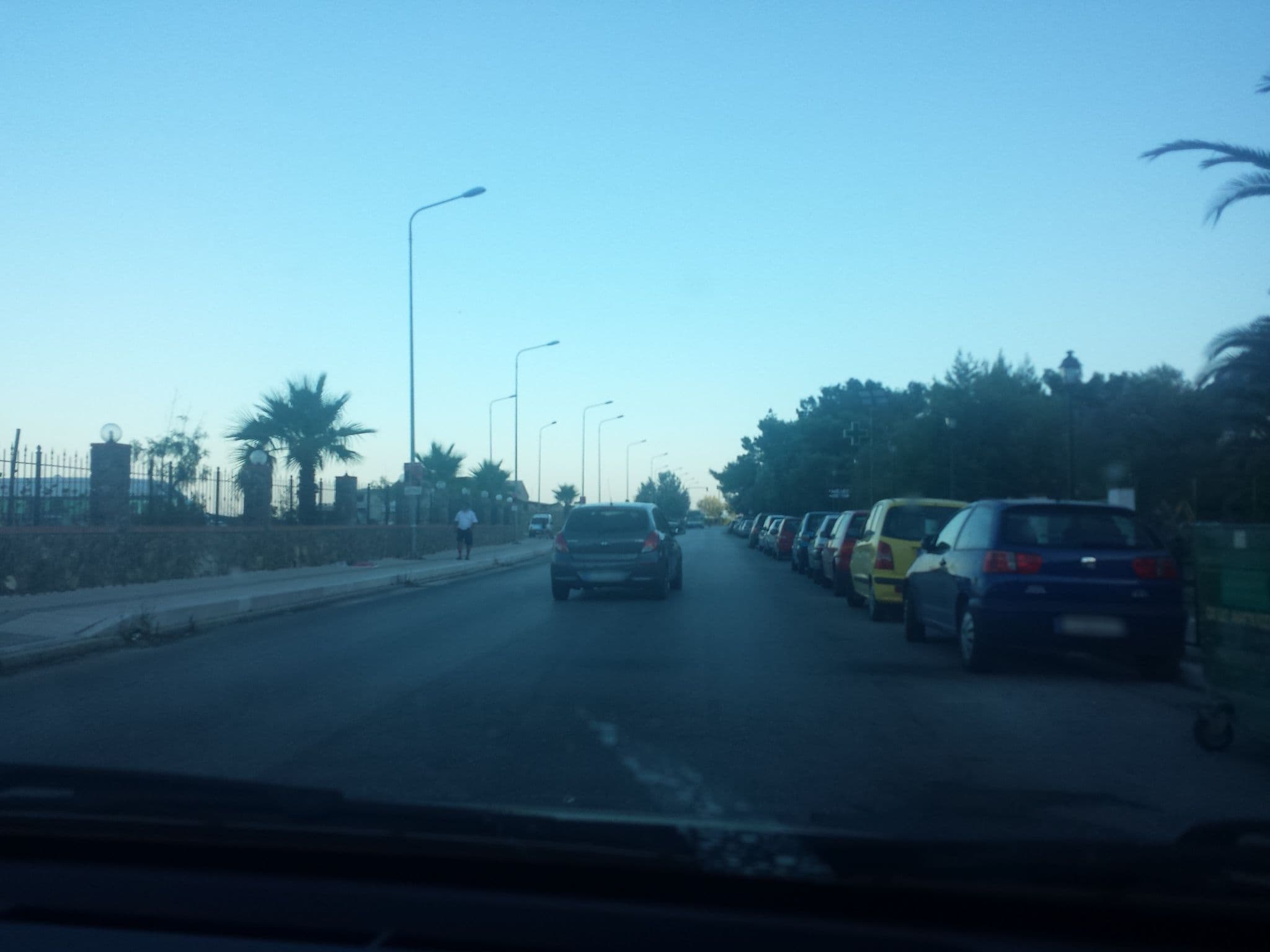 Street view near Le Mirage Hotel, Kynopiástes — © fredrik (CC BY-SA · Mapillary)