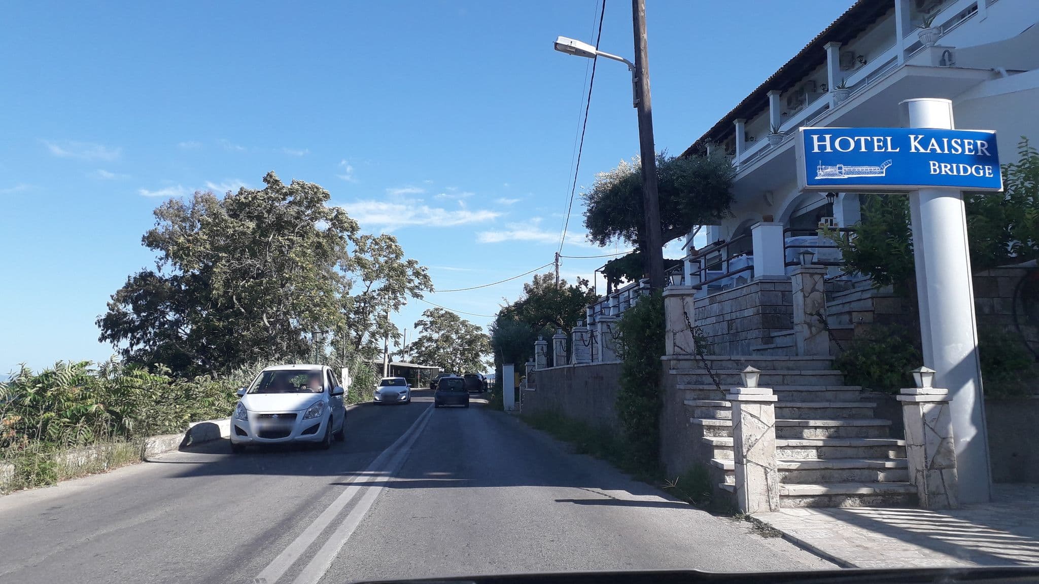 Street view near kaiser, Kynopiástes — © dli (CC BY-SA · Mapillary)