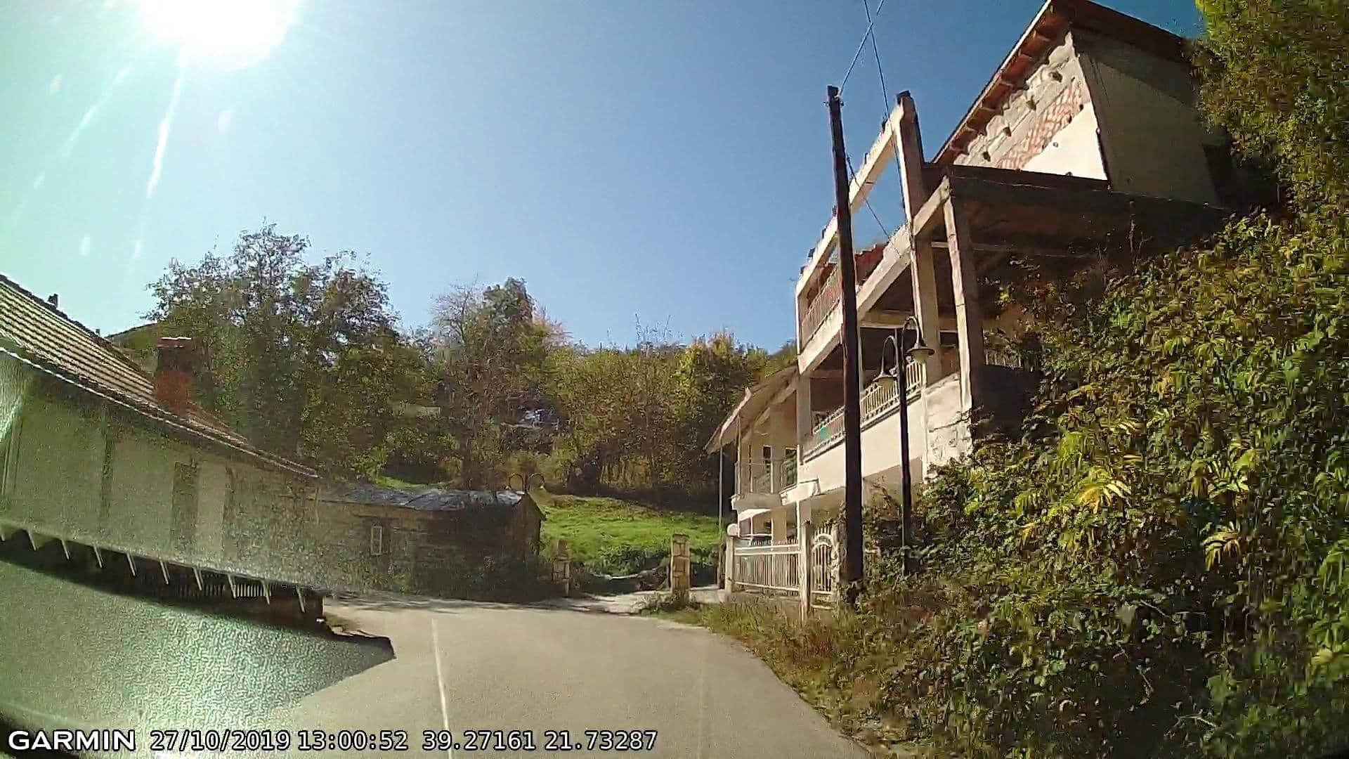 Street view near Κατσαρός Suites, Mitrópoli — © pppetros (CC BY-SA · Mapillary)