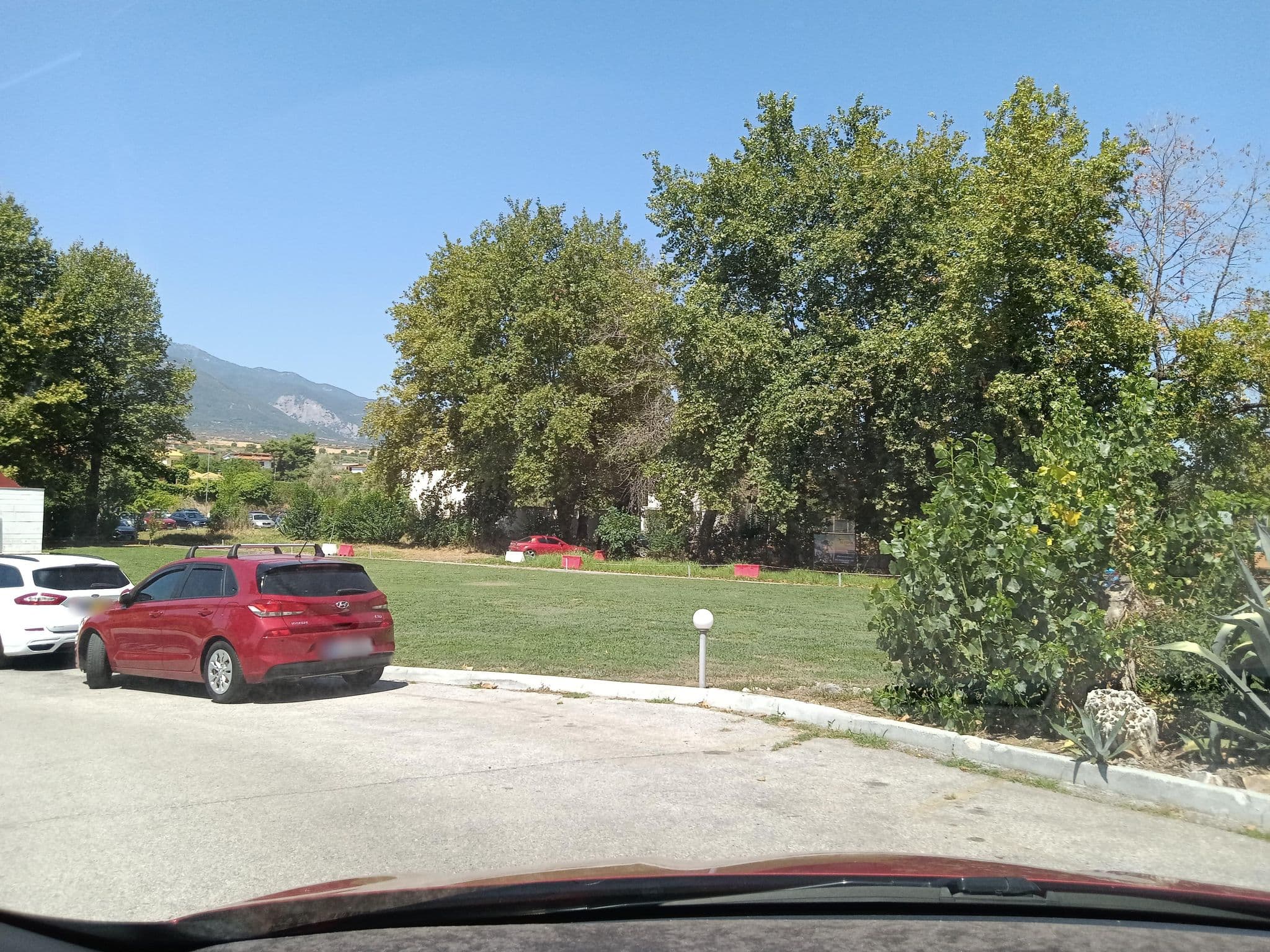 Street view near Olympian Bay SPA, Leptokaryá — © nglf (CC BY-SA · Mapillary)